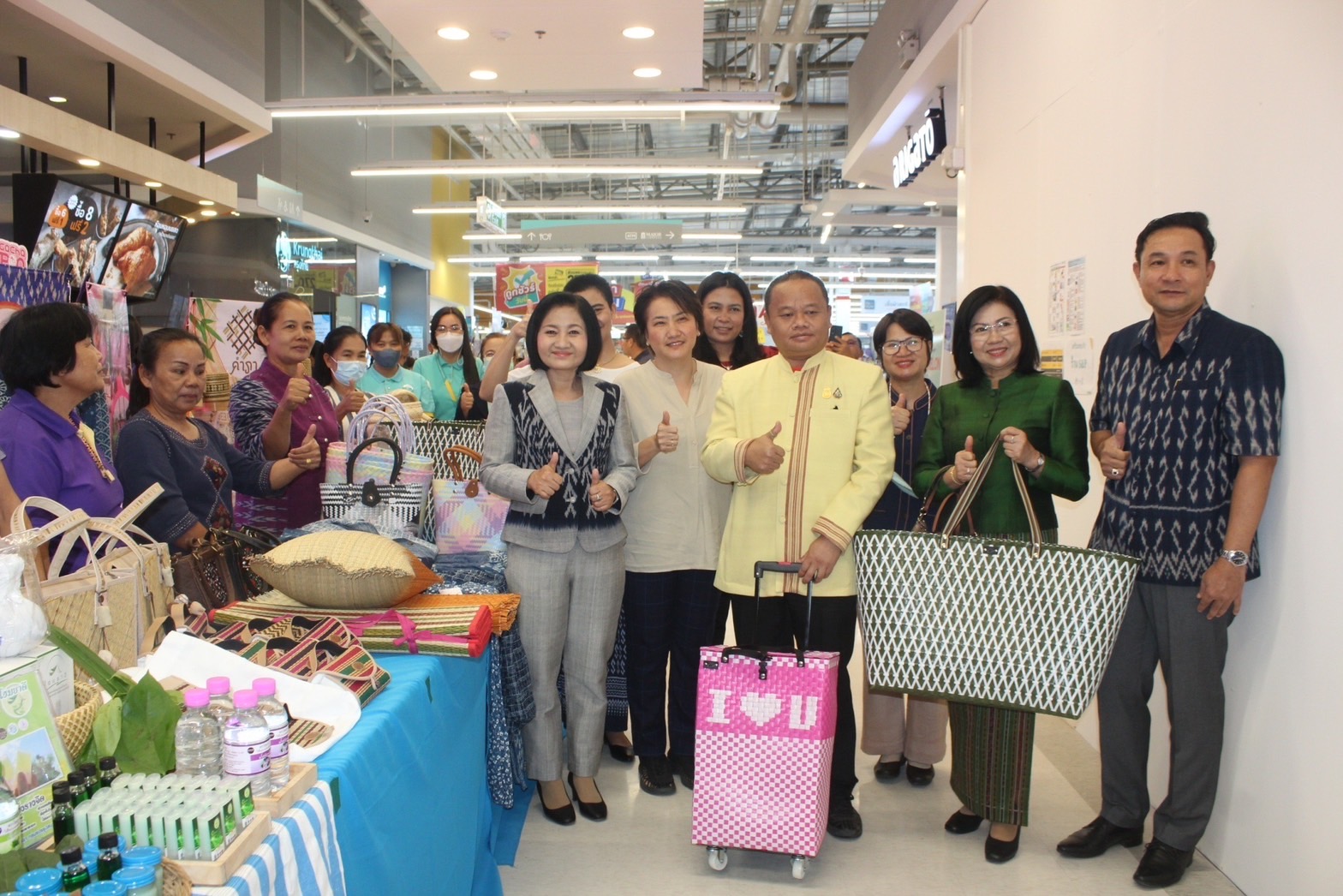 ?พช.ยโสธร ดำเนินกิจกรรม ทดสอบตลาด ตามโครงการพัฒนาผลิตภัณฑ์สินค้าชุมชนกิจกรรมส่งเสริมกระบวนการเครือข่ายองค์ความรู้ (Knowledge – Based OTOP : KBO) กิจกรรมย่อย พัฒนาผลิตภัณฑ์ OTOP โดยเครือข่ายองค์ความรู้ KBO จังหวัดยโสธร