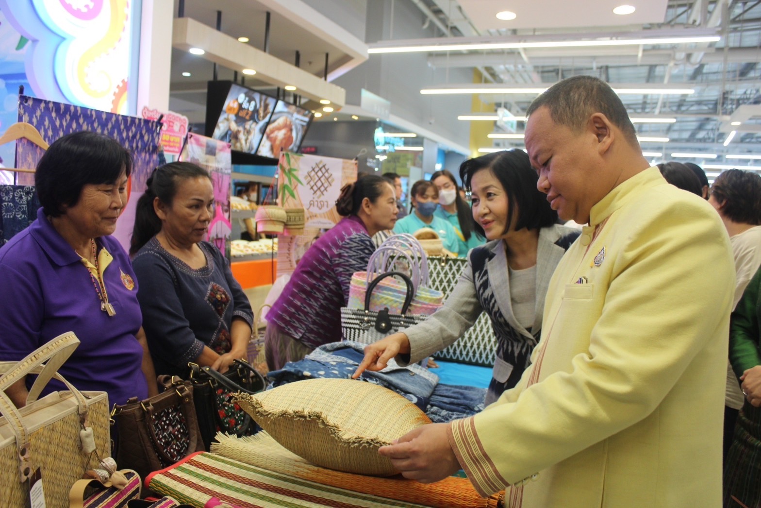 ?พช.ยโสธร ดำเนินกิจกรรม ทดสอบตลาด ตามโครงการพัฒนาผลิตภัณฑ์สินค้าชุมชนกิจกรรมส่งเสริมกระบวนการเครือข่ายองค์ความรู้ (Knowledge – Based OTOP : KBO) กิจกรรมย่อย พัฒนาผลิตภัณฑ์ OTOP โดยเครือข่ายองค์ความรู้ KBO จังหวัดยโสธร