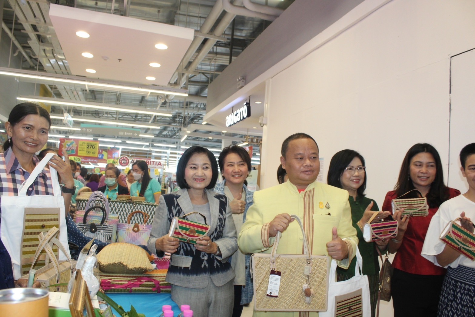 ?พช.ยโสธร ดำเนินกิจกรรม ทดสอบตลาด ตามโครงการพัฒนาผลิตภัณฑ์สินค้าชุมชนกิจกรรมส่งเสริมกระบวนการเครือข่ายองค์ความรู้ (Knowledge – Based OTOP : KBO) กิจกรรมย่อย พัฒนาผลิตภัณฑ์ OTOP โดยเครือข่ายองค์ความรู้ KBO จังหวัดยโสธร