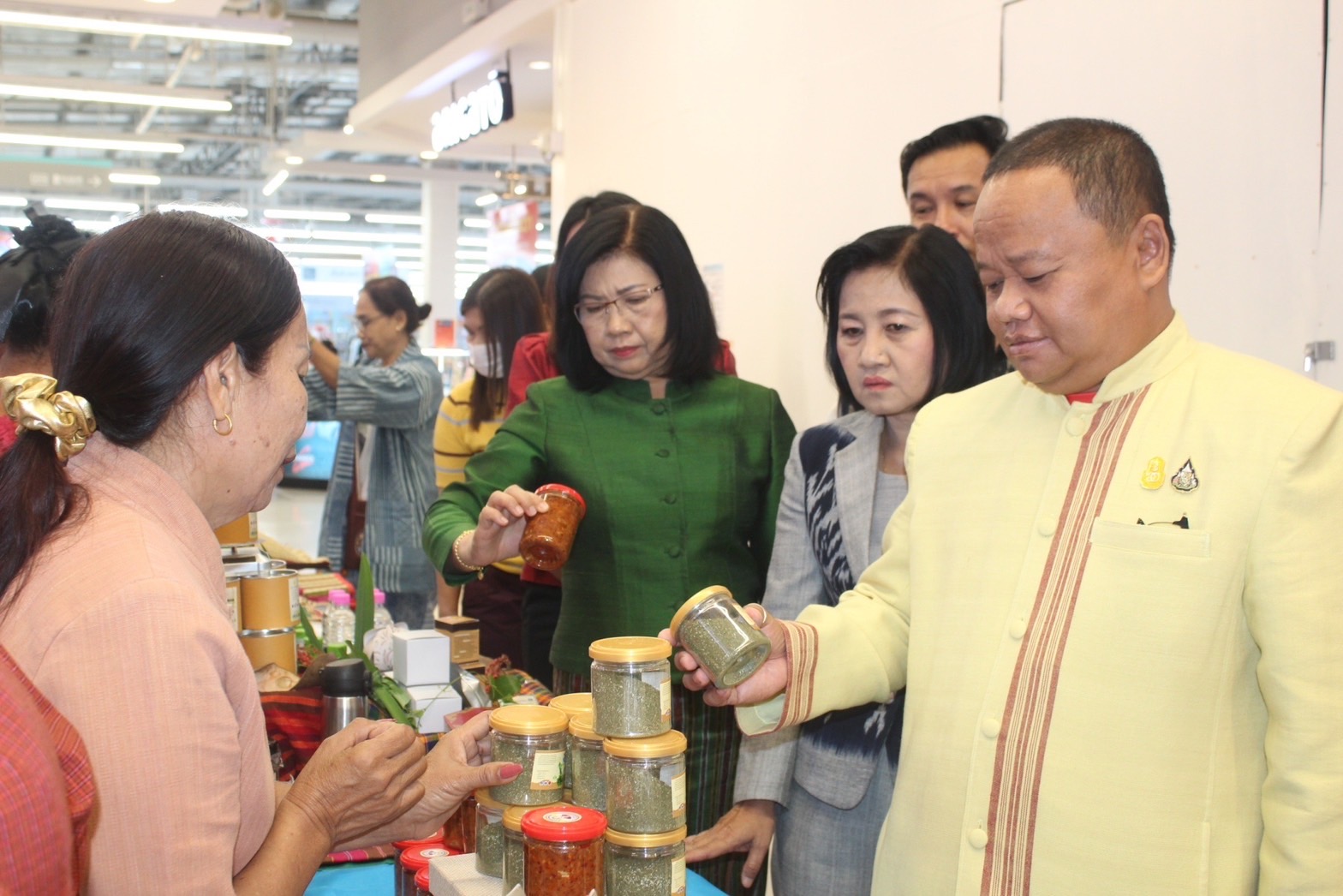 ?พช.ยโสธร ดำเนินกิจกรรม ทดสอบตลาด ตามโครงการพัฒนาผลิตภัณฑ์สินค้าชุมชนกิจกรรมส่งเสริมกระบวนการเครือข่ายองค์ความรู้ (Knowledge – Based OTOP : KBO) กิจกรรมย่อย พัฒนาผลิตภัณฑ์ OTOP โดยเครือข่ายองค์ความรู้ KBO จังหวัดยโสธร