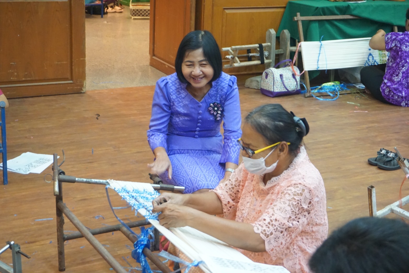 พช.ยโสธร ติดตามให้กำลังใจ ผู้เข้ารับการอบรม โครงการสืบสานภูมิปัญญา ผ้าทอจังหวัดยโสธร