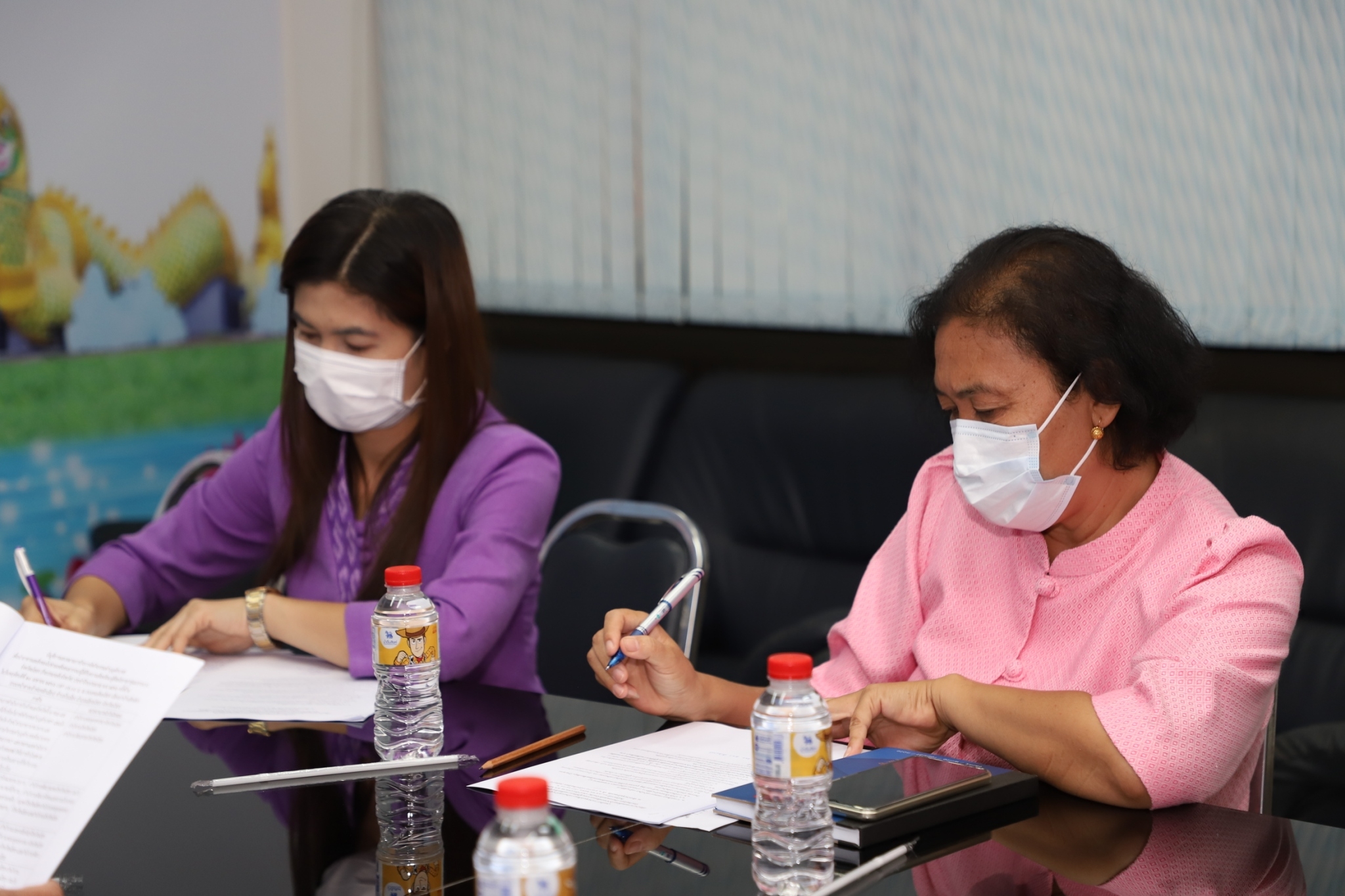 ?พช.ยโสธร ร่วมประชุมหารือร่วมกับหน่วยงานในการดำเนินการ กิจกรรมทำบุญตักบาตร เพื่อนำอาหารและสิ่งของไปช่วยเหลือคนยากจน ผู้ด้อยโอกาส ในพื้นที่จังหวัดยโสธร ภายใต้โครงการขจัดความยากจนพัฒนาคนทุกช่วงวัยอย่างยั่งยืนตามหลัก ปรัชญาของเศรษฐกิจพอเพียง