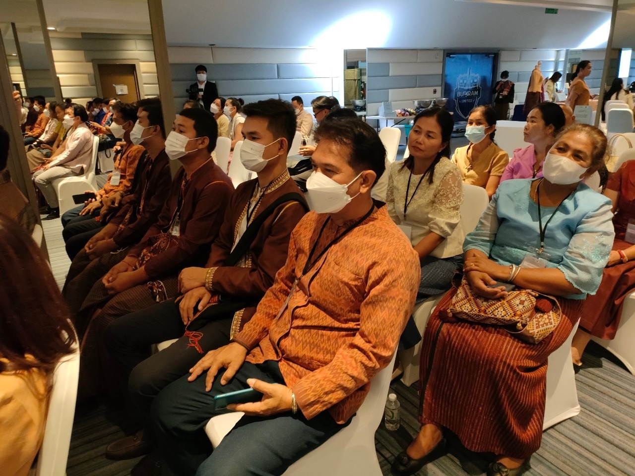 พช.ยโสธร นำทีมผู้ผลิต ผู้ประกอบการ OTOP ประเภทผ้าและเครื่องแต่งกายเข้าร่วมกิจกรรมการพัฒนาศักยภาพผู้ผลิต ผู้ประกอบการ OTOP ด้านผ้าไทย และงานหัตถกรรม (Coaching) “ผ้าลายดอกรักราชกัญญา” จุดดำเนินการที่ 3 จังหวัดบุรีรัมย์