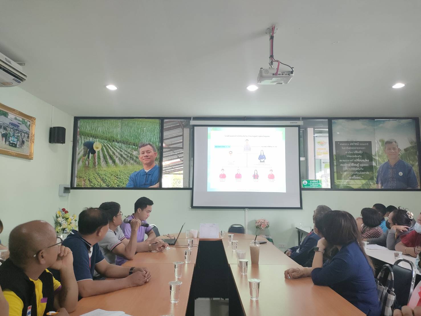 ?พช.ยโสธร นำเครือข่ายเกษตรปลอดภัยระดับจังหวัด จังหวัดยโสธร ศึกษาดูงาน ศูนย์ข้าวชุมชนบ้านมะยาง อำเภอราษีไศล จังหวัดศรีสะเกษ