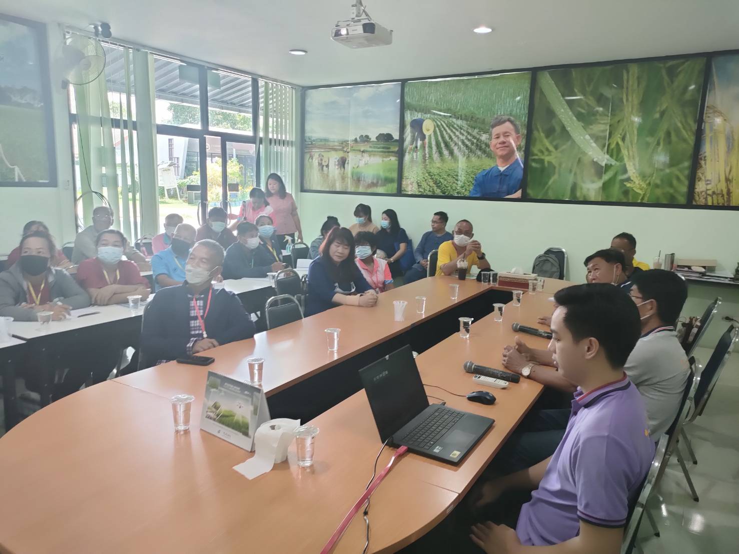 ?พช.ยโสธร นำเครือข่ายเกษตรปลอดภัยระดับจังหวัด จังหวัดยโสธร ศึกษาดูงาน ศูนย์ข้าวชุมชนบ้านมะยาง อำเภอราษีไศล จังหวัดศรีสะเกษ