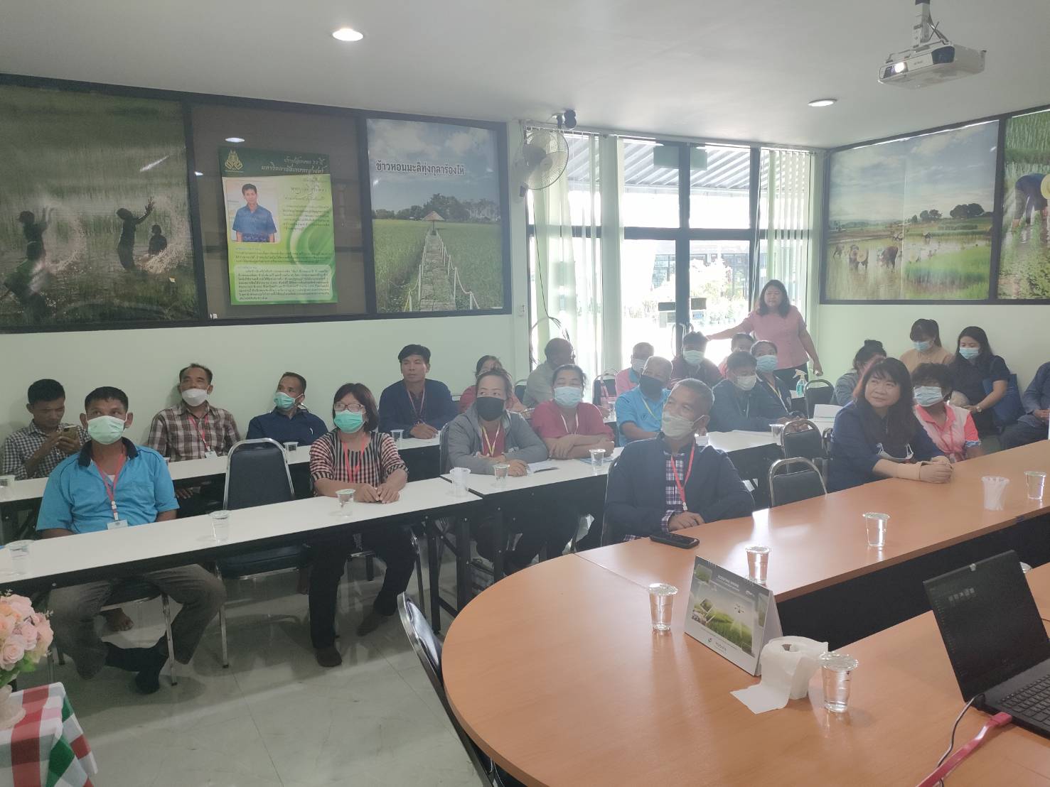 ?พช.ยโสธร นำเครือข่ายเกษตรปลอดภัยระดับจังหวัด จังหวัดยโสธร ศึกษาดูงาน ศูนย์ข้าวชุมชนบ้านมะยาง อำเภอราษีไศล จังหวัดศรีสะเกษ