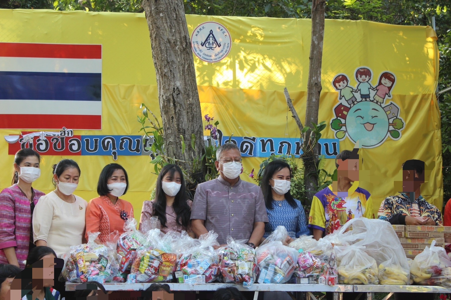 ?พ่อเมืองยโสธร ส่งมอบอาหารและสิ่งของช่วยเหลือ ผู้ได้รับความเดือดร้อน (TPMAP/ThaiQM) ผู้ด้อยโอกาส/กลุ่มเปราะบาง ประจำปี พ.ศ.2566 ภายใต้การขับเคลื่อนการขจัดความยากจนและพัฒนาคนทุกช่วงวัยอย่างยั่งยืนตามหลักปรัชญาของเศรษฐกิจพอเพียง (ศจพ.) และการขับเคลื่อนบันทึกข้อตกลงความร่วมมือ (MOU) บทบาทในการเกื้อหนุนระหว่างวัด ราชการ และชุมชนให้มีความสุขอย่างยั่งยืน ระหว่างฝ่ายสาธารณสงเคราะห์ มหาเถรสมาคม กระทรวงมหาดไทยและสถาบันเทคโนโลยีพระจอมเกล้าเจ้าคุณทหารลาดกระบัง สู่การขับเคลื่อนเป้าหมายการพัฒนาที่ยั่งยืน (SDGs) จังหวัดยโสธร