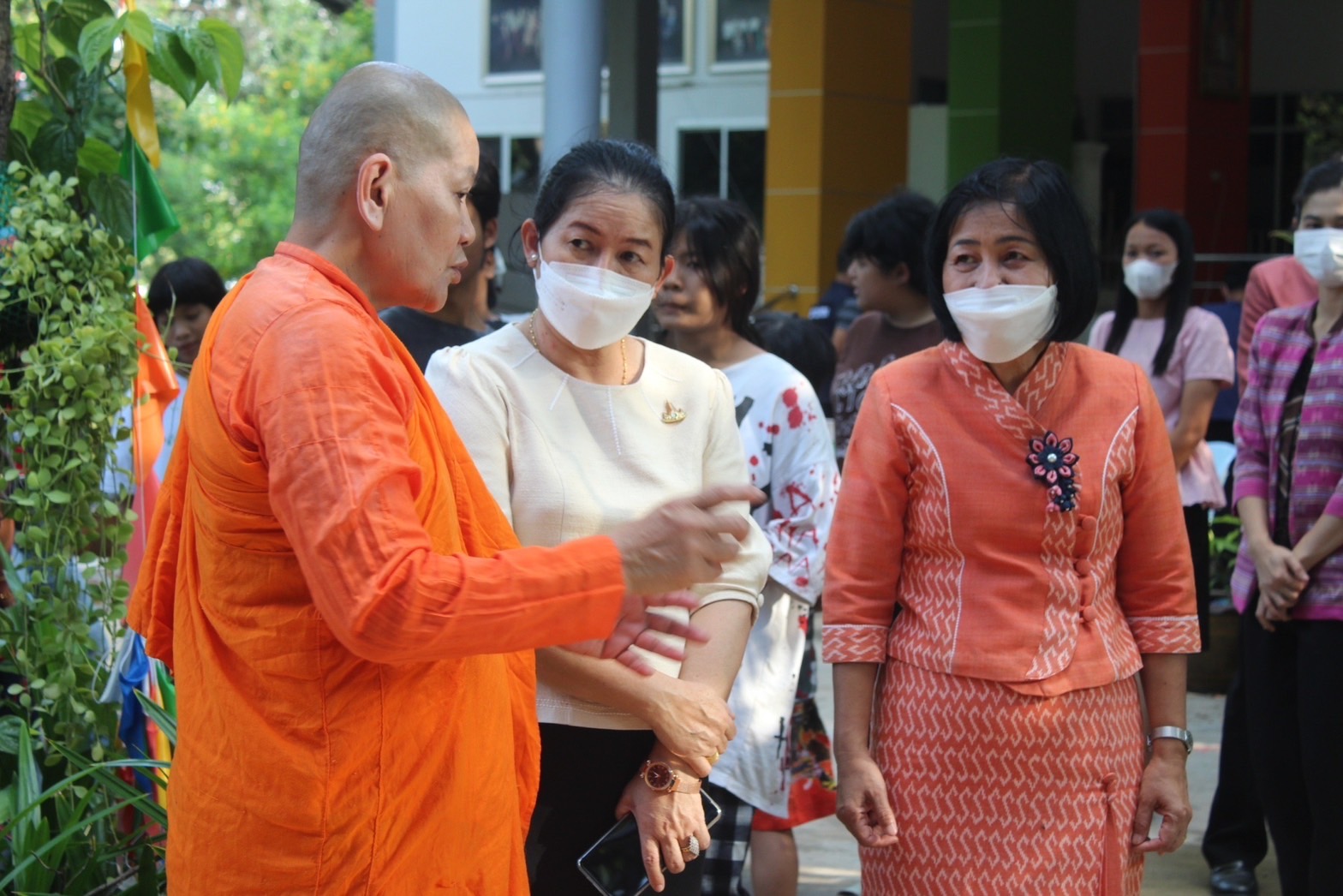 ?พ่อเมืองยโสธร ส่งมอบอาหารและสิ่งของช่วยเหลือ ผู้ได้รับความเดือดร้อน (TPMAP/ThaiQM) ผู้ด้อยโอกาส/กลุ่มเปราะบาง ประจำปี พ.ศ.2566 ภายใต้การขับเคลื่อนการขจัดความยากจนและพัฒนาคนทุกช่วงวัยอย่างยั่งยืนตามหลักปรัชญาของเศรษฐกิจพอเพียง (ศจพ.) และการขับเคลื่อนบันทึกข้อตกลงความร่วมมือ (MOU) บทบาทในการเกื้อหนุนระหว่างวัด ราชการ และชุมชนให้มีความสุขอย่างยั่งยืน ระหว่างฝ่ายสาธารณสงเคราะห์ มหาเถรสมาคม กระทรวงมหาดไทยและสถาบันเทคโนโลยีพระจอมเกล้าเจ้าคุณทหารลาดกระบัง สู่การขับเคลื่อนเป้าหมายการพัฒนาที่ยั่งยืน (SDGs) จังหวัดยโสธร