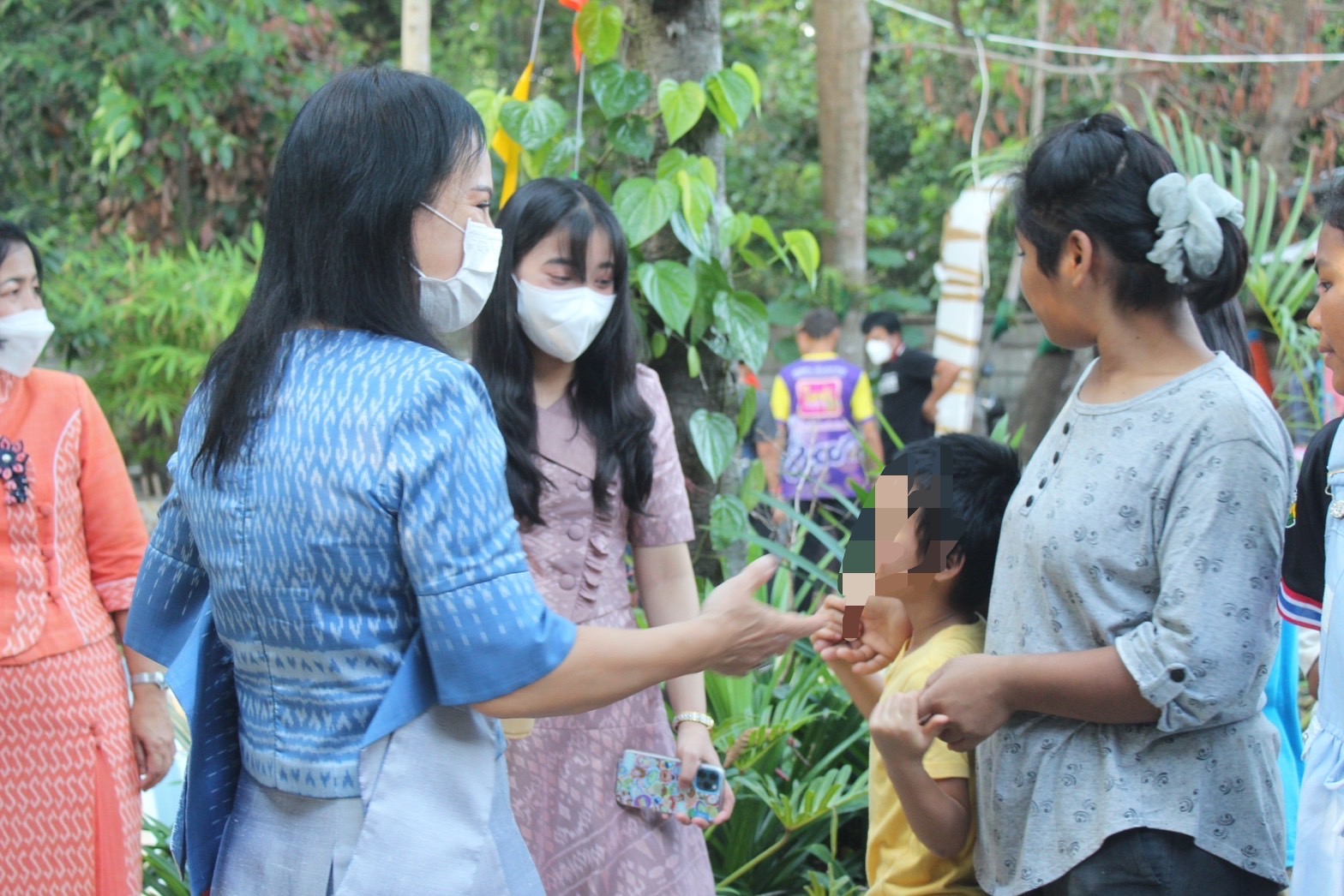 ?พ่อเมืองยโสธร ส่งมอบอาหารและสิ่งของช่วยเหลือ ผู้ได้รับความเดือดร้อน (TPMAP/ThaiQM) ผู้ด้อยโอกาส/กลุ่มเปราะบาง ประจำปี พ.ศ.2566 ภายใต้การขับเคลื่อนการขจัดความยากจนและพัฒนาคนทุกช่วงวัยอย่างยั่งยืนตามหลักปรัชญาของเศรษฐกิจพอเพียง (ศจพ.) และการขับเคลื่อนบันทึกข้อตกลงความร่วมมือ (MOU) บทบาทในการเกื้อหนุนระหว่างวัด ราชการ และชุมชนให้มีความสุขอย่างยั่งยืน ระหว่างฝ่ายสาธารณสงเคราะห์ มหาเถรสมาคม กระทรวงมหาดไทยและสถาบันเทคโนโลยีพระจอมเกล้าเจ้าคุณทหารลาดกระบัง สู่การขับเคลื่อนเป้าหมายการพัฒนาที่ยั่งยืน (SDGs) จังหวัดยโสธร