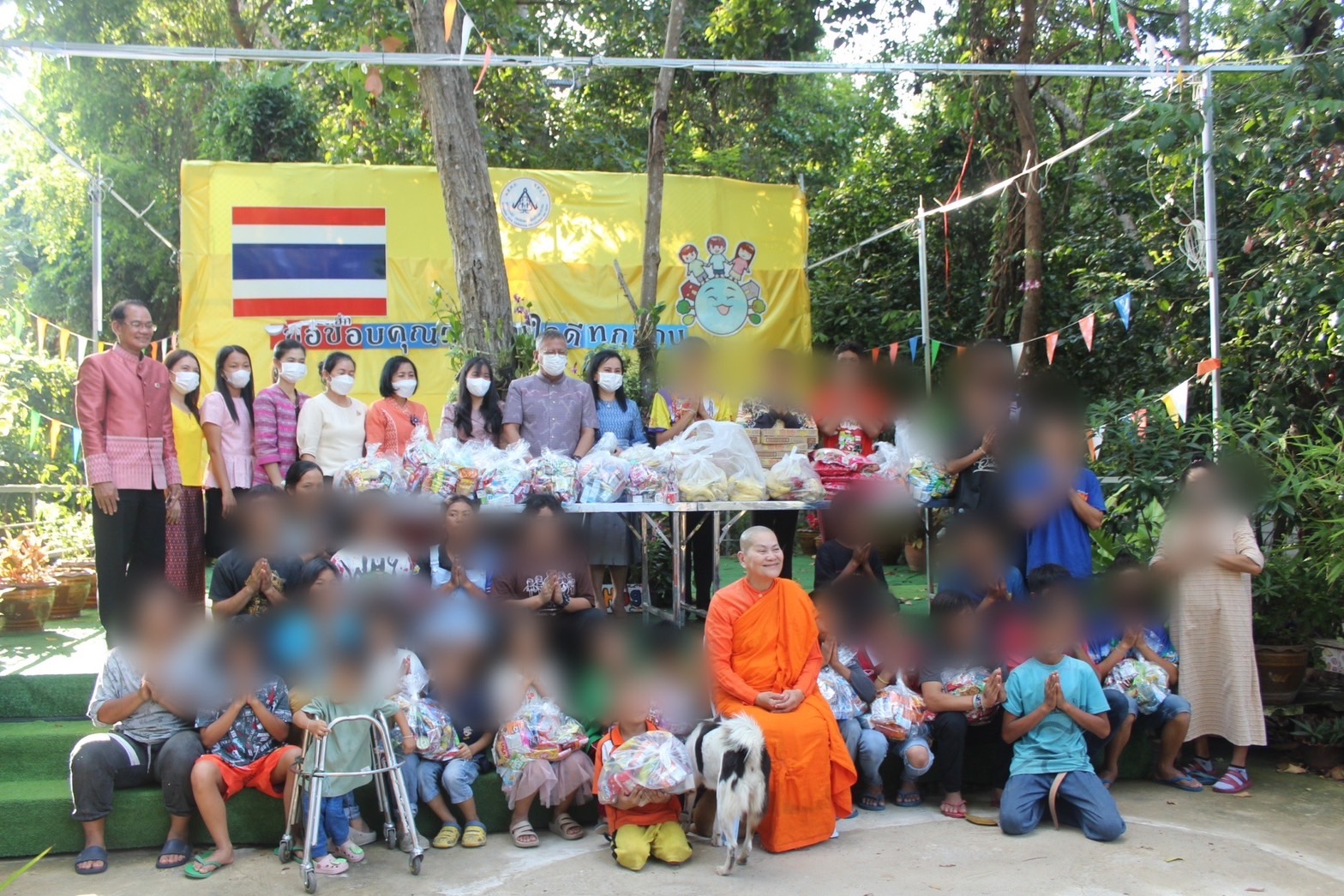 ?พ่อเมืองยโสธร ส่งมอบอาหารและสิ่งของช่วยเหลือ ผู้ได้รับความเดือดร้อน (TPMAP/ThaiQM) ผู้ด้อยโอกาส/กลุ่มเปราะบาง ประจำปี พ.ศ.2566 ภายใต้การขับเคลื่อนการขจัดความยากจนและพัฒนาคนทุกช่วงวัยอย่างยั่งยืนตามหลักปรัชญาของเศรษฐกิจพอเพียง (ศจพ.) และการขับเคลื่อนบันทึกข้อตกลงความร่วมมือ (MOU) บทบาทในการเกื้อหนุนระหว่างวัด ราชการ และชุมชนให้มีความสุขอย่างยั่งยืน ระหว่างฝ่ายสาธารณสงเคราะห์ มหาเถรสมาคม กระทรวงมหาดไทยและสถาบันเทคโนโลยีพระจอมเกล้าเจ้าคุณทหารลาดกระบัง สู่การขับเคลื่อนเป้าหมายการพัฒนาที่ยั่งยืน (SDGs) จังหวัดยโสธร