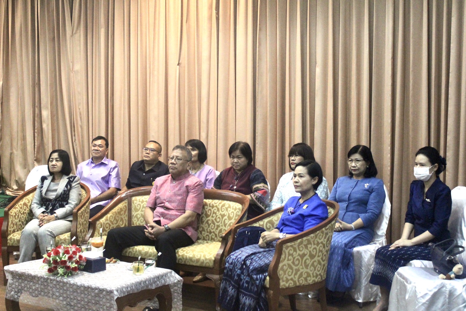 ?พช.ยโสธร ร่วมเสวนาการขับเคลื่อนการพัฒนาคุณภาพชีวิต กลุ่มเปราะบางรายครัวเรือนจังหวัดยโสธร (ภายใต้โครงการพัฒนาคุณภาพชีวิตกลุ่มเปราะบางรายครัวเรือนเพียงพอ บนวิถีพอเพียง)