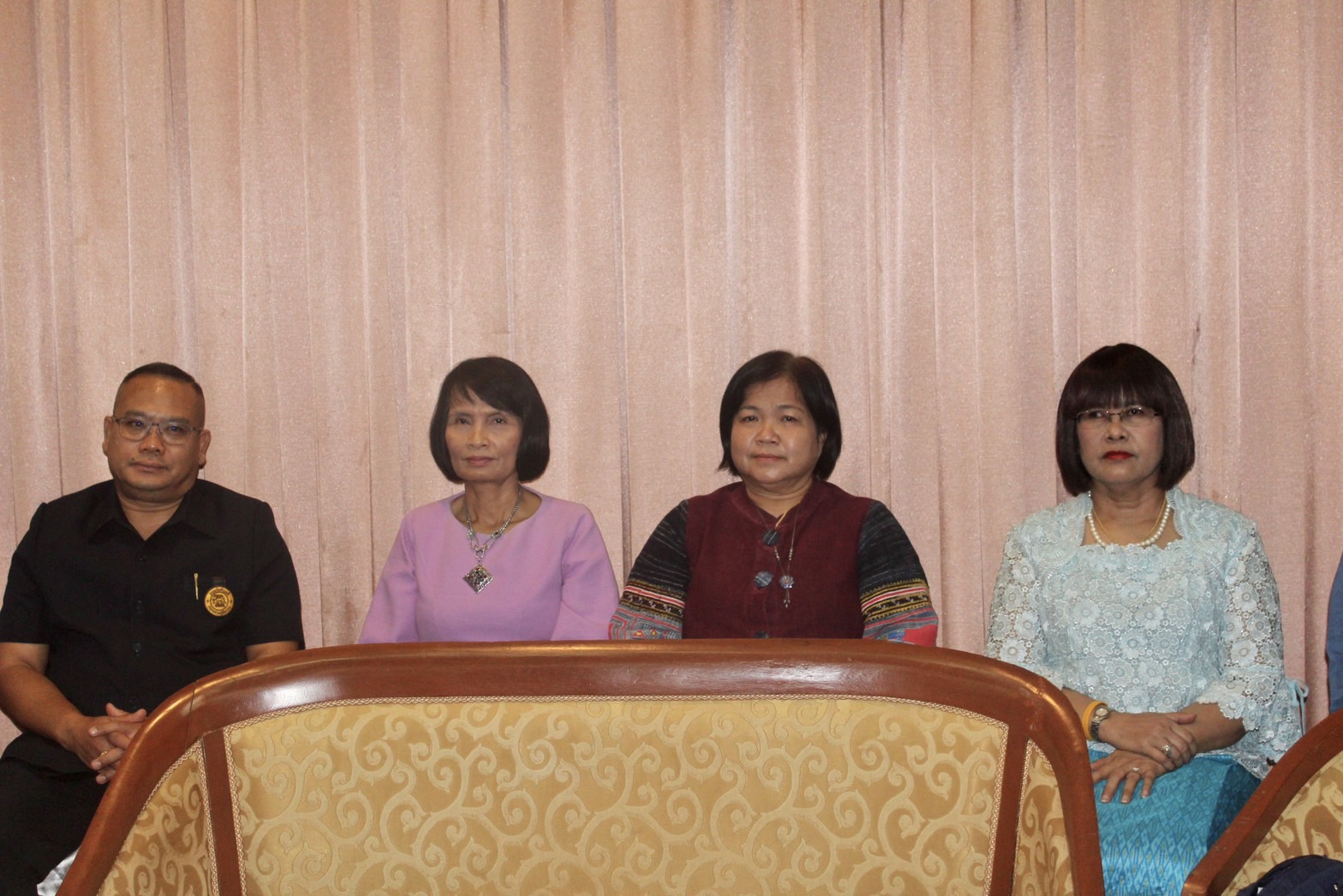 ?พช.ยโสธร ร่วมเสวนาการขับเคลื่อนการพัฒนาคุณภาพชีวิต กลุ่มเปราะบางรายครัวเรือนจังหวัดยโสธร (ภายใต้โครงการพัฒนาคุณภาพชีวิตกลุ่มเปราะบางรายครัวเรือนเพียงพอ บนวิถีพอเพียง)