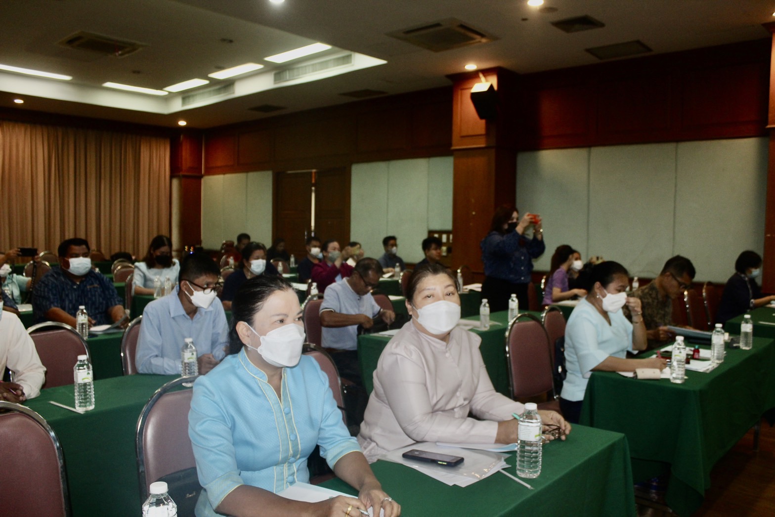 ?พช.ยโสธร ร่วมเสวนาการขับเคลื่อนการพัฒนาคุณภาพชีวิต กลุ่มเปราะบางรายครัวเรือนจังหวัดยโสธร (ภายใต้โครงการพัฒนาคุณภาพชีวิตกลุ่มเปราะบางรายครัวเรือนเพียงพอ บนวิถีพอเพียง)