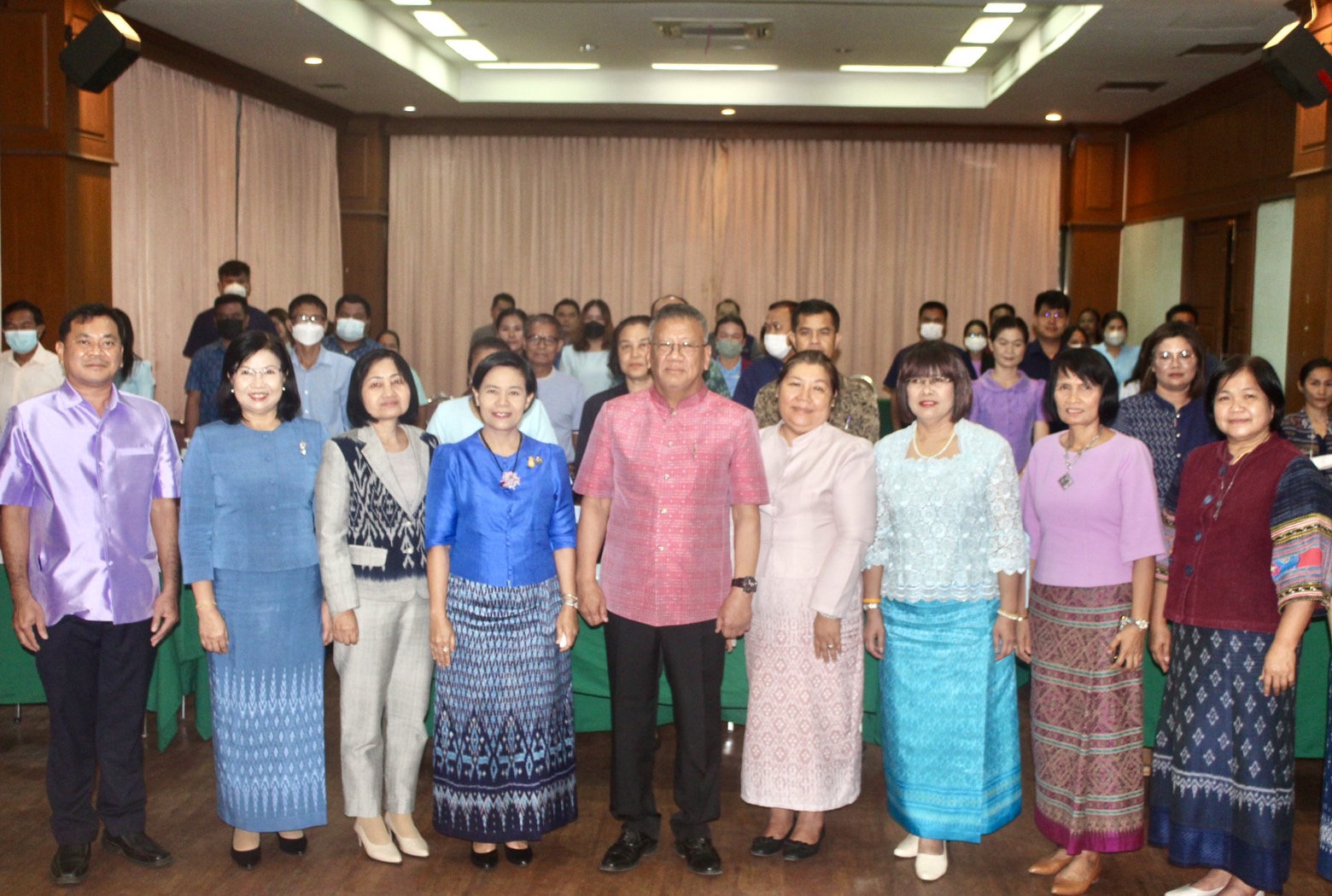 ?พช.ยโสธร ร่วมเสวนาการขับเคลื่อนการพัฒนาคุณภาพชีวิต กลุ่มเปราะบางรายครัวเรือนจังหวัดยโสธร (ภายใต้โครงการพัฒนาคุณภาพชีวิตกลุ่มเปราะบางรายครัวเรือนเพียงพอ บนวิถีพอเพียง)