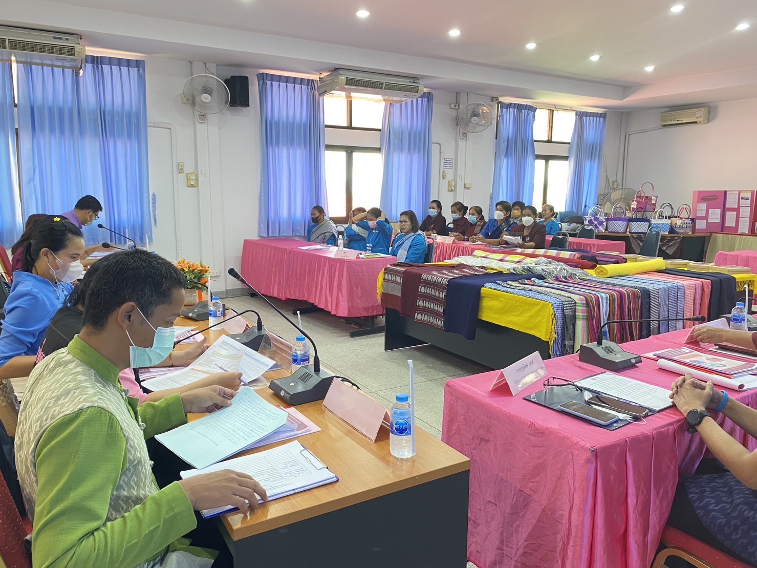 พช.ยโสธร ลงพื้นที่ดำเนินการคัดเลือกคนกองทุนพัฒนาบทบาทสตรีดีเด่น ระดับจังหวัดยโสธร