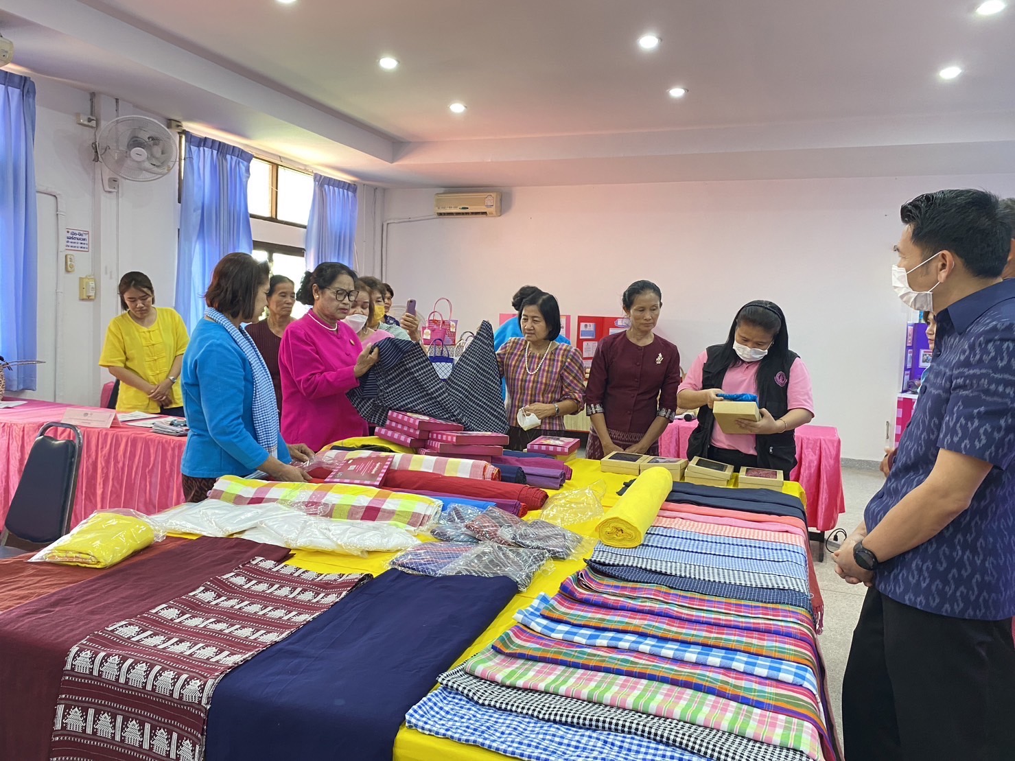 พช.ยโสธร ลงพื้นที่ดำเนินการคัดเลือกคนกองทุนพัฒนาบทบาทสตรีดีเด่น ระดับจังหวัดยโสธร