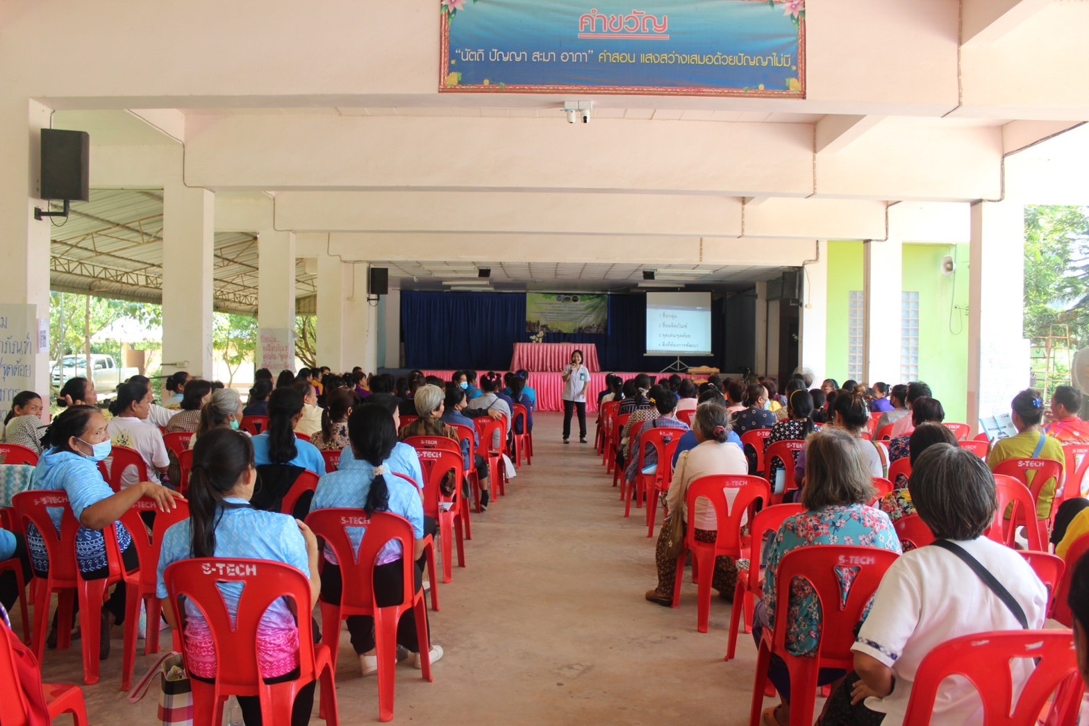 พช.ยโสธร ติดตามการดำเนินกิจกรรมยกระดับการพัฒนาผลิตภัณฑ์จากภูมิปัญญาท้องถิ่นให้เป็นเอกลักษณ์และได้มาตรฐาน รุ่นที่ 2 ณ วิทยาลัยเทคโนโลยีศรีพิพัฒน์อินเตอร์ ตำบลกุดชุม อำเภอกุดชุม จังหวัดยโสธร