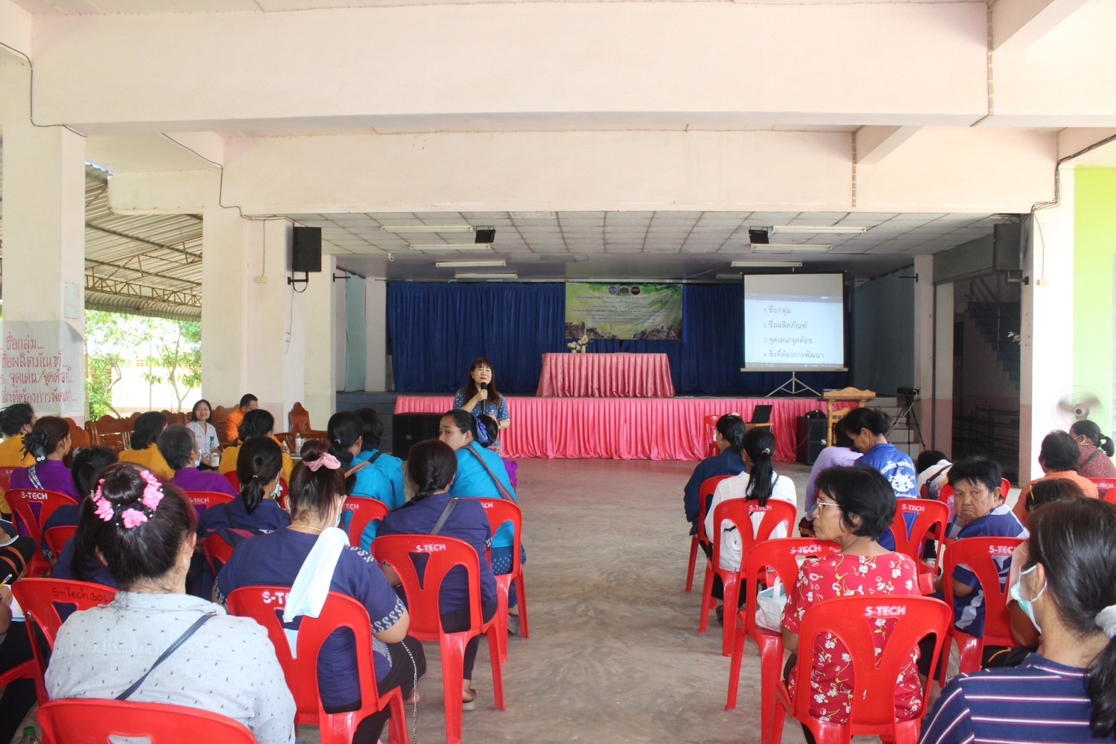 พช.ยโสธร ติดตามการดำเนินกิจกรรมยกระดับการพัฒนาผลิตภัณฑ์จากภูมิปัญญาท้องถิ่นให้เป็นเอกลักษณ์และได้มาตรฐาน รุ่นที่ 2 ณ วิทยาลัยเทคโนโลยีศรีพิพัฒน์อินเตอร์ ตำบลกุดชุม อำเภอกุดชุม จังหวัดยโสธร