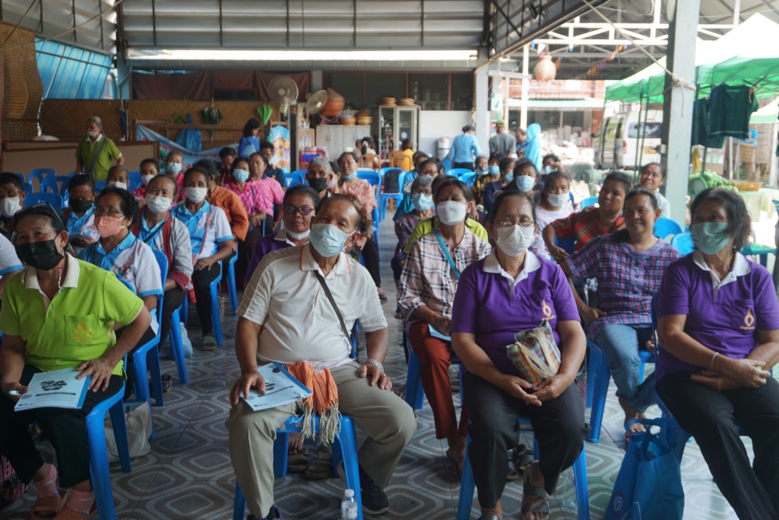 พช.ยโสธร ติดตามการดำเนินกิจกรรมยกระดับการพัฒนาผลิตภัณฑ์จากภูมิปัญญาท้องถิ่นให้เป็นเอกลักษณ์และได้มาตรฐาน รุ่นที่ 3 ณ ศูนย์เรียนรู้มาลัยข้าวตอกบ้านฟ้าหยาด หมู่ 2 ตำบลฟ้าหยาด อำเภอมหาชนะชัย จังหวัดยโสธร