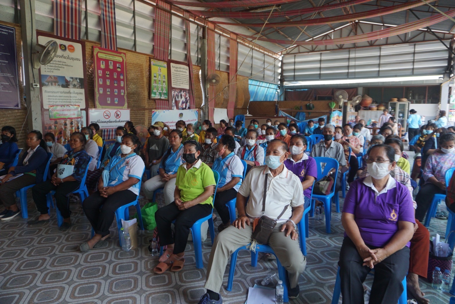 พช.ยโสธร ติดตามการดำเนินกิจกรรมยกระดับการพัฒนาผลิตภัณฑ์จากภูมิปัญญาท้องถิ่นให้เป็นเอกลักษณ์และได้มาตรฐาน รุ่นที่ 3 ณ ศูนย์เรียนรู้มาลัยข้าวตอกบ้านฟ้าหยาด หมู่ 2 ตำบลฟ้าหยาด อำเภอมหาชนะชัย จังหวัดยโสธร