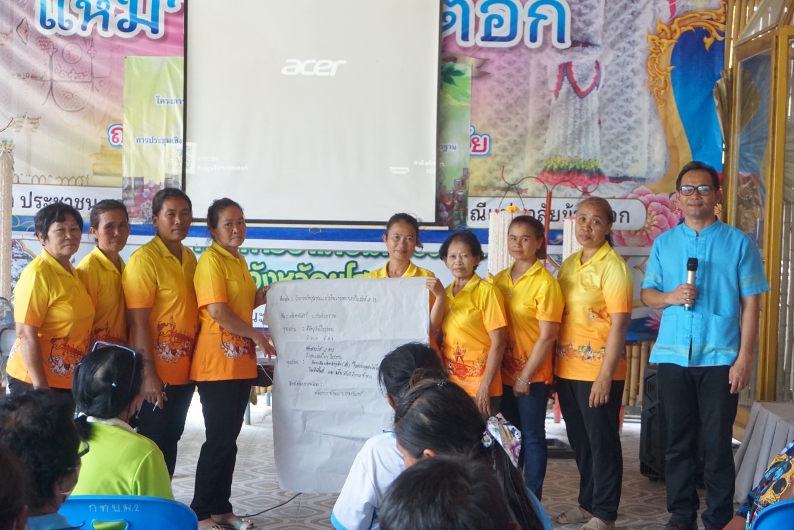 พช.ยโสธร ติดตามการดำเนินกิจกรรมยกระดับการพัฒนาผลิตภัณฑ์จากภูมิปัญญาท้องถิ่นให้เป็นเอกลักษณ์และได้มาตรฐาน รุ่นที่ 3 ณ ศูนย์เรียนรู้มาลัยข้าวตอกบ้านฟ้าหยาด หมู่ 2 ตำบลฟ้าหยาด อำเภอมหาชนะชัย จังหวัดยโสธร