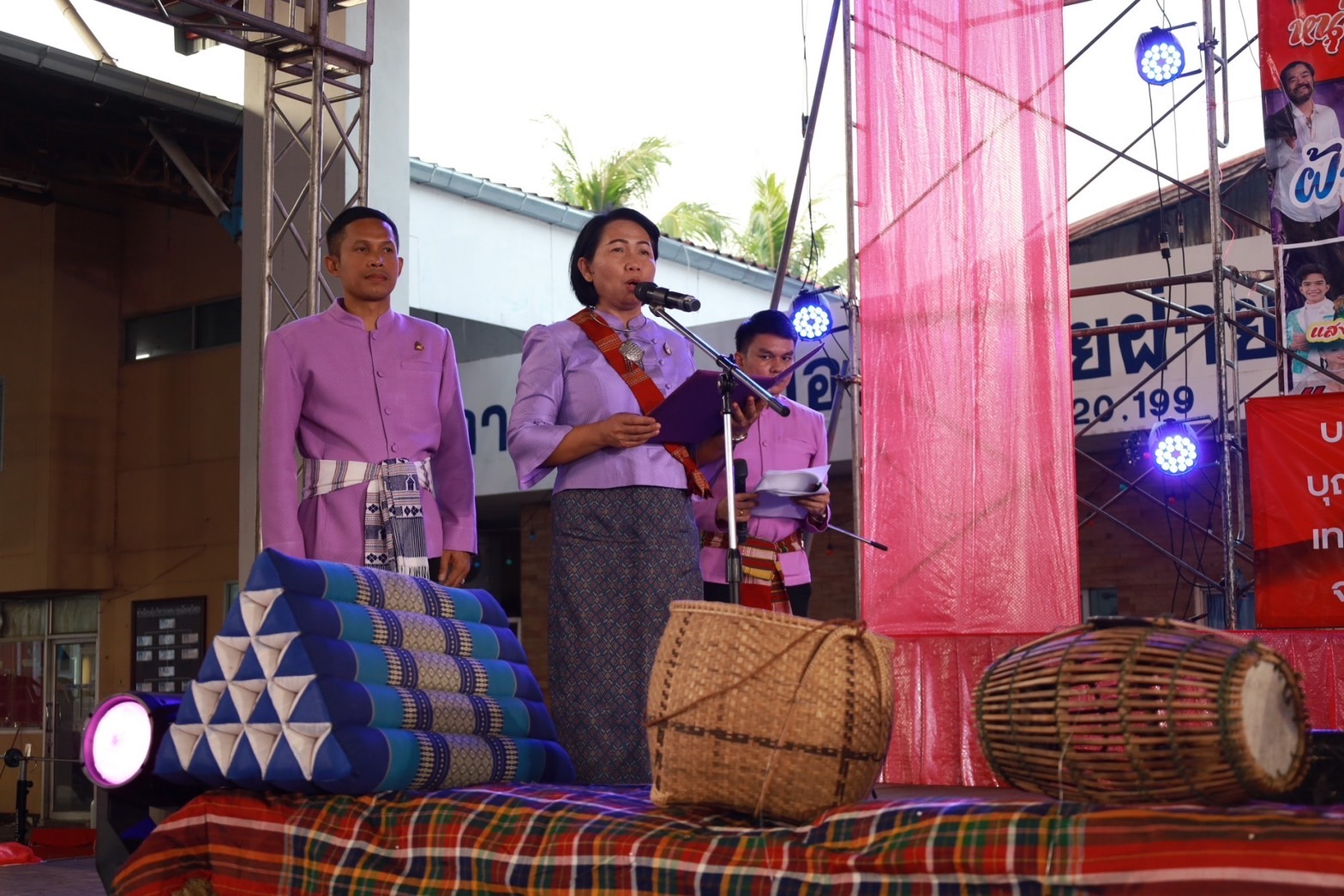 พช.ยโสธร ร่วมให้กำลังใจอำเภอที่เข้าร่วมการประกวดกาพย์เซิ้งบั้งไฟ ในงานประเพณีบุญบั้งไฟจังหวัดยโสธร ประจำปี 2566