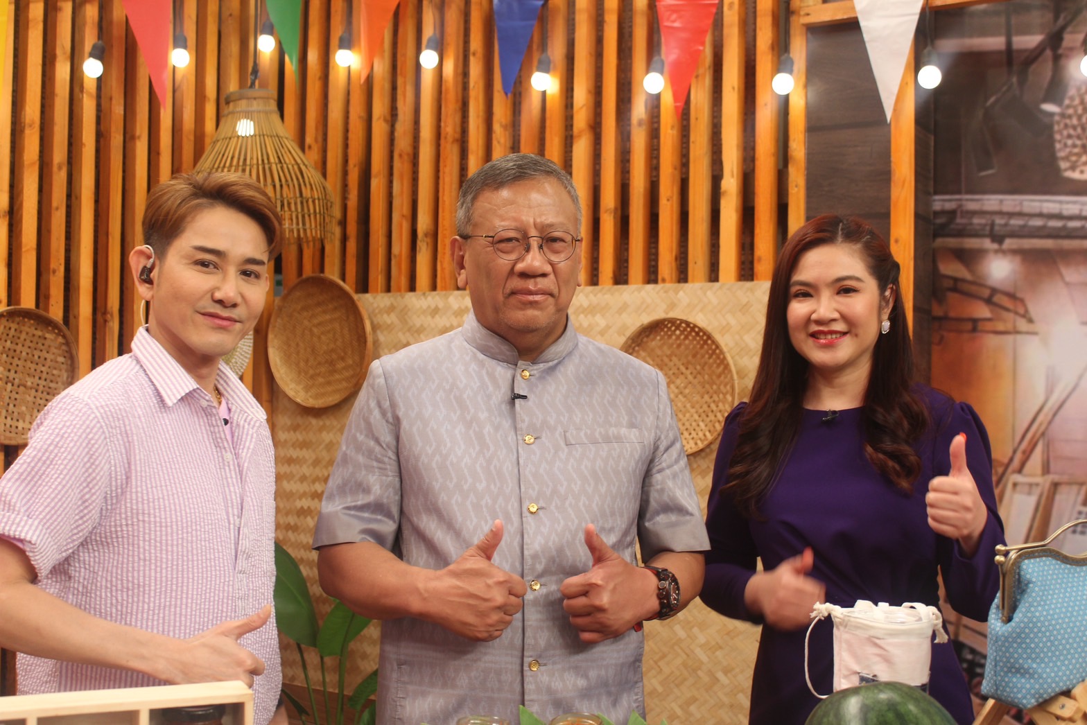 ?พ่อเมืองยโสธร นำของดีและผลิตภัณฑ์เด่น โชว์ในรายการ “ปากท้องต้องรู้” ทาง ช่อง 8 เพื่อส่งเสริมอาชีพ สร้างรายได้และกระตุ้นเศรษฐกิจชุมชน