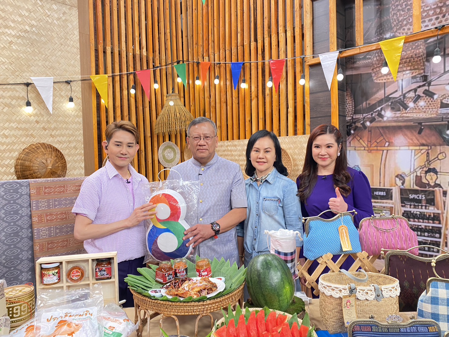 ?พ่อเมืองยโสธร นำของดีและผลิตภัณฑ์เด่น โชว์ในรายการ “ปากท้องต้องรู้” ทาง ช่อง 8 เพื่อส่งเสริมอาชีพ สร้างรายได้และกระตุ้นเศรษฐกิจชุมชน