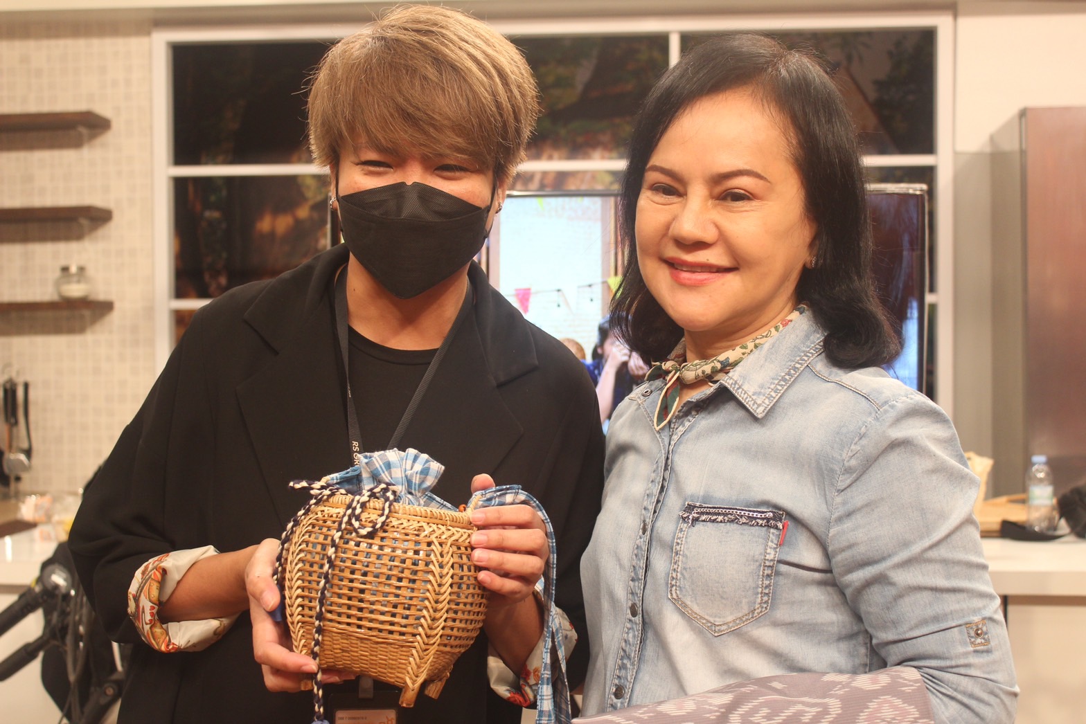 ?พ่อเมืองยโสธร นำของดีและผลิตภัณฑ์เด่น โชว์ในรายการ “ปากท้องต้องรู้” ทาง ช่อง 8 เพื่อส่งเสริมอาชีพ สร้างรายได้และกระตุ้นเศรษฐกิจชุมชน