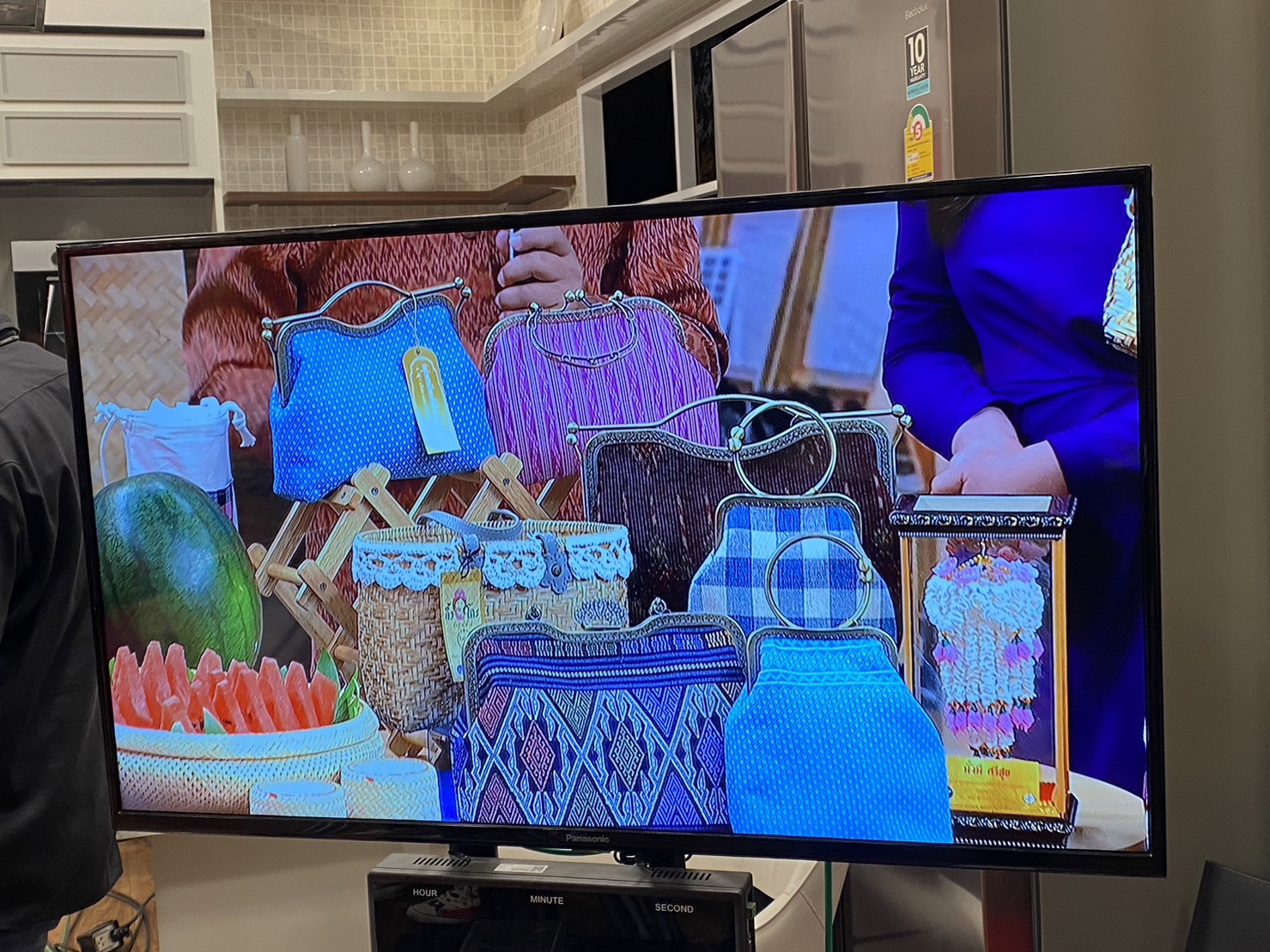 ?พ่อเมืองยโสธร นำของดีและผลิตภัณฑ์เด่น โชว์ในรายการ “ปากท้องต้องรู้” ทาง ช่อง 8 เพื่อส่งเสริมอาชีพ สร้างรายได้และกระตุ้นเศรษฐกิจชุมชน