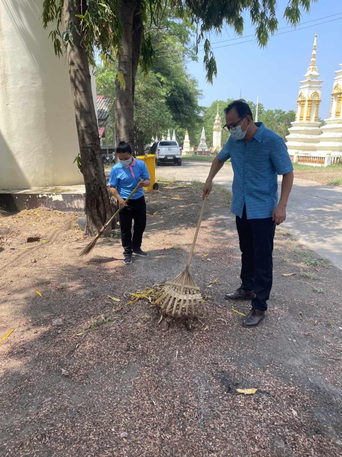 พช.ยโสธร ร่วมกิจกรรมจิตอาสาทำความสะอาดศาสนสถาน เนื่องในวันคล้ายวันประสูติสมเด็จพระเจ้าลูกเธอ เจ้าฟ้าทีปังกรรัศมีโชติฯ