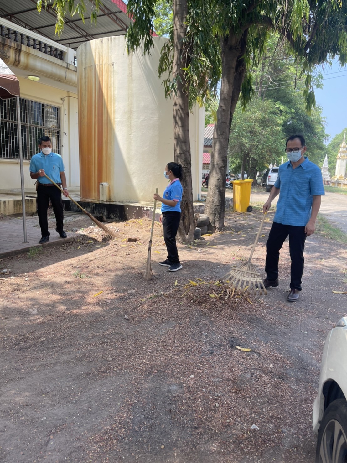 พช.ยโสธร ร่วมกิจกรรมจิตอาสาทำความสะอาดศาสนสถาน เนื่องในวันคล้ายวันประสูติสมเด็จพระเจ้าลูกเธอ เจ้าฟ้าทีปังกรรัศมีโชติฯ