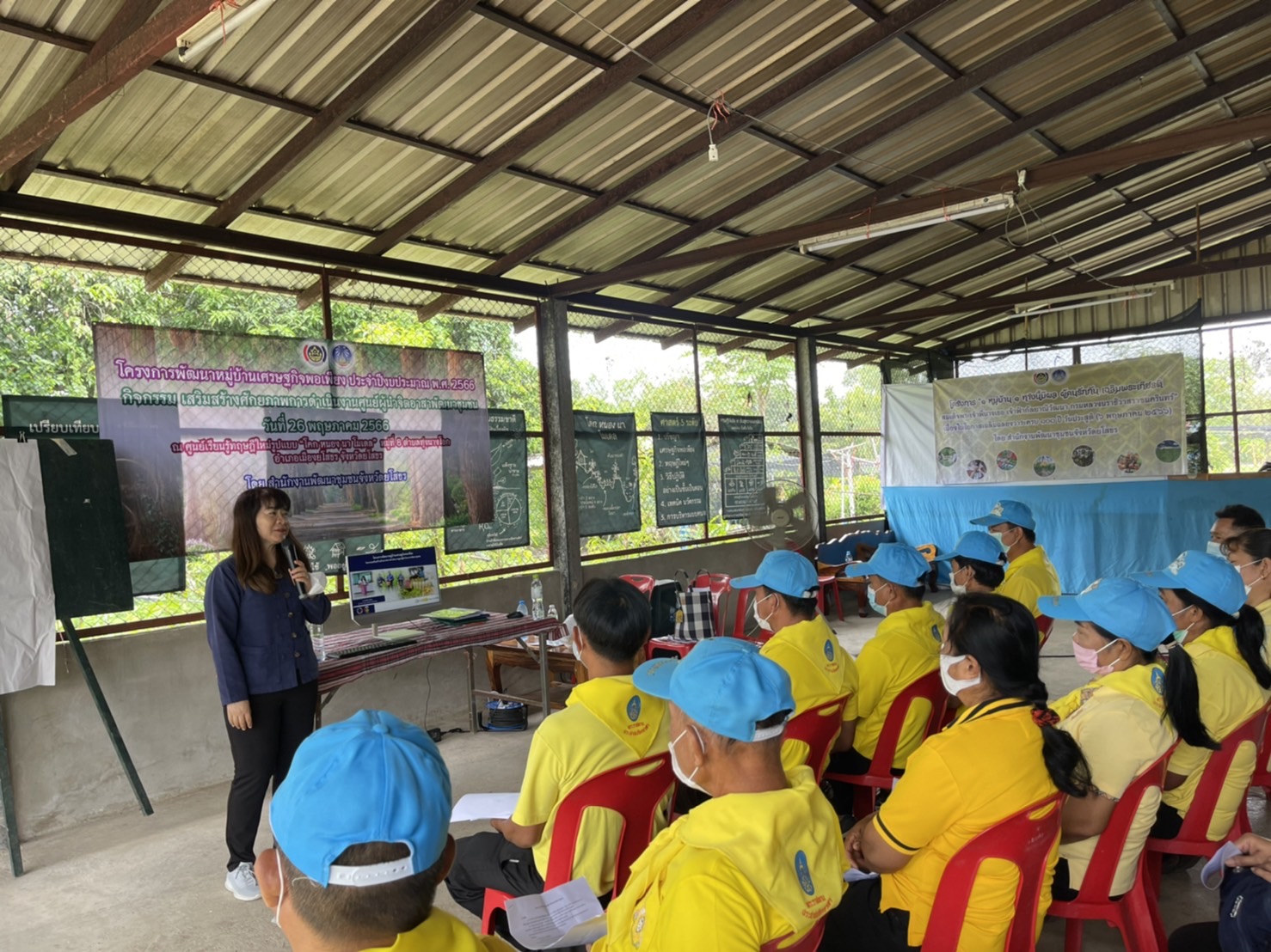 พช.ยโสธร ดำเนินโครงการพัฒนาหมู่บ้านเศรษฐกิจพอเพียง กิจกรรมเสริมสร้างศักยภาพการดำเนินงานศูนย์ผู้นำจิตอาสาพัฒนาชุมชน วั