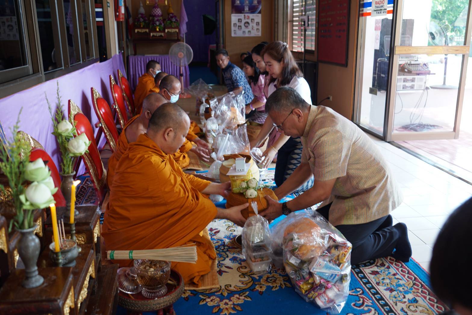 พช.ยโสธร ร่วมกิจกรรมทำบุญตักบาตร ครบรอบ 31 ปี สวท.ยโสธร