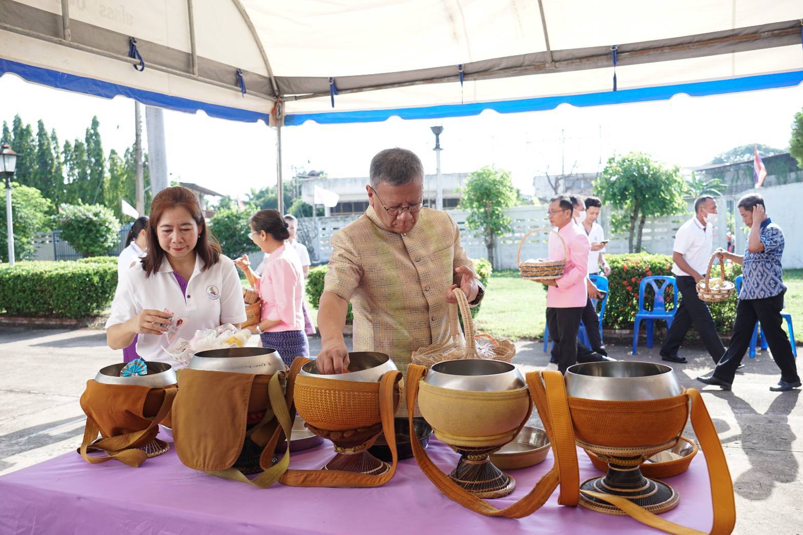พช.ยโสธร ร่วมกิจกรรมทำบุญตักบาตร ครบรอบ 31 ปี สวท.ยโสธร