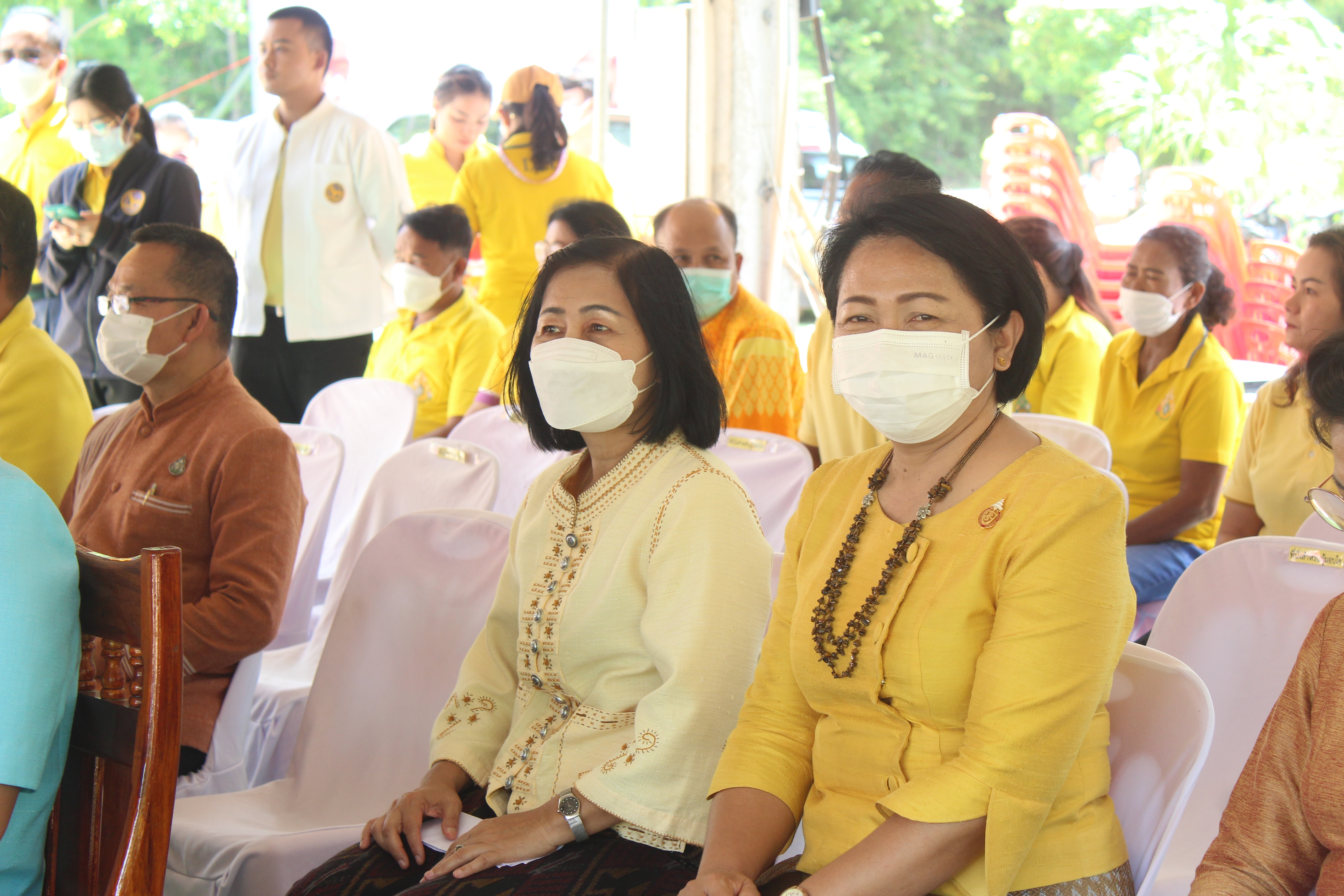 จังหวัดยโสธร มอบโค-กระบือ เพื่อช่วยเหลือประชาชนผู้ยากจนในพื้นที่ จังหวัดยโสธรภายใต้การดำเนินงานศูนย์อำนวยการขจัดความยากจนและพัฒนาคนทุกช่วง วัยอย่างยั่งยืนตามหลักปรัชญาของเศรษฐกิจพอเพียง จังหวัดยโสธร