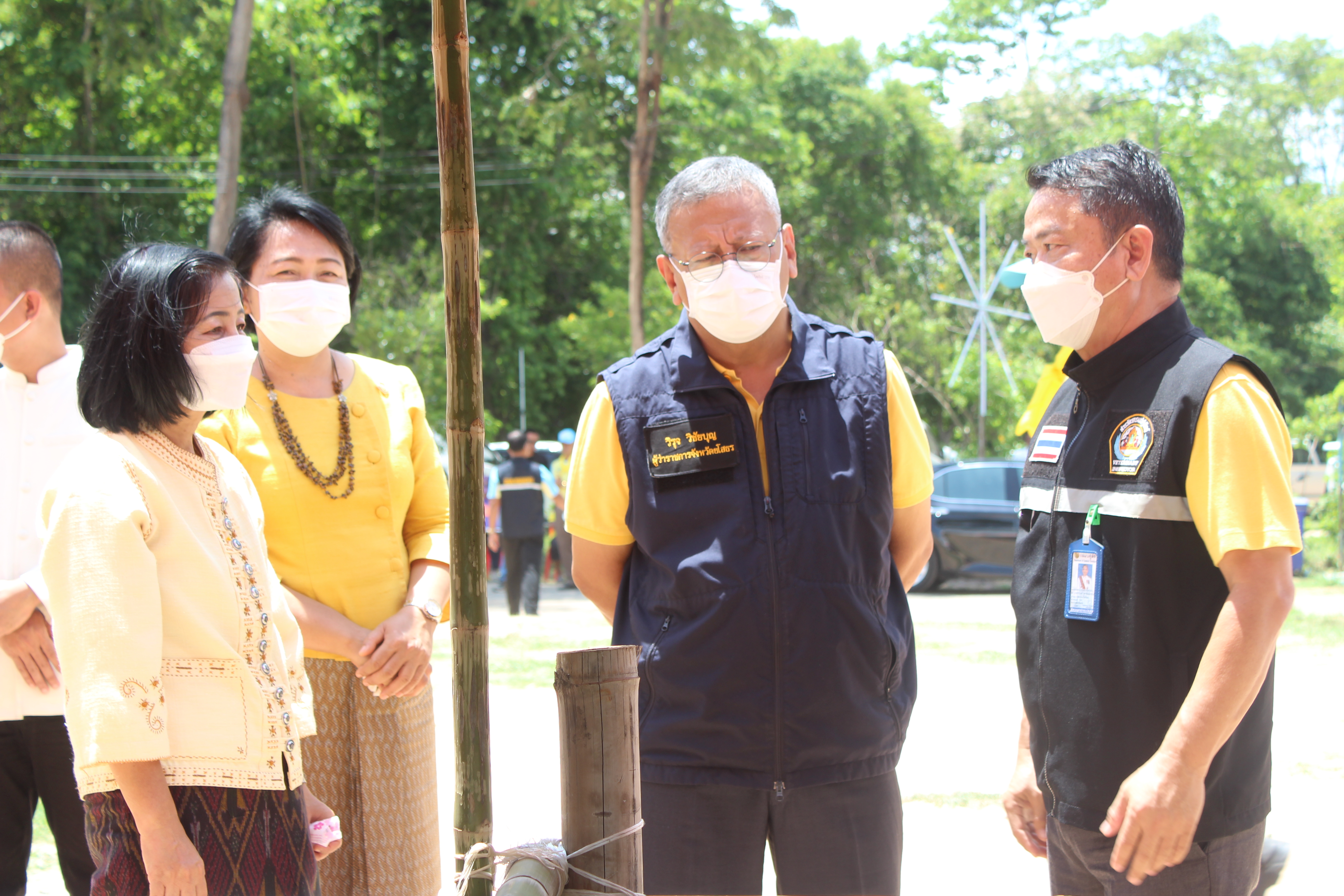 จังหวัดยโสธร มอบโค-กระบือ เพื่อช่วยเหลือประชาชนผู้ยากจนในพื้นที่ จังหวัดยโสธรภายใต้การดำเนินงานศูนย์อำนวยการขจัดความยากจนและพัฒนาคนทุกช่วง วัยอย่างยั่งยืนตามหลักปรัชญาของเศรษฐกิจพอเพียง จังหวัดยโสธร