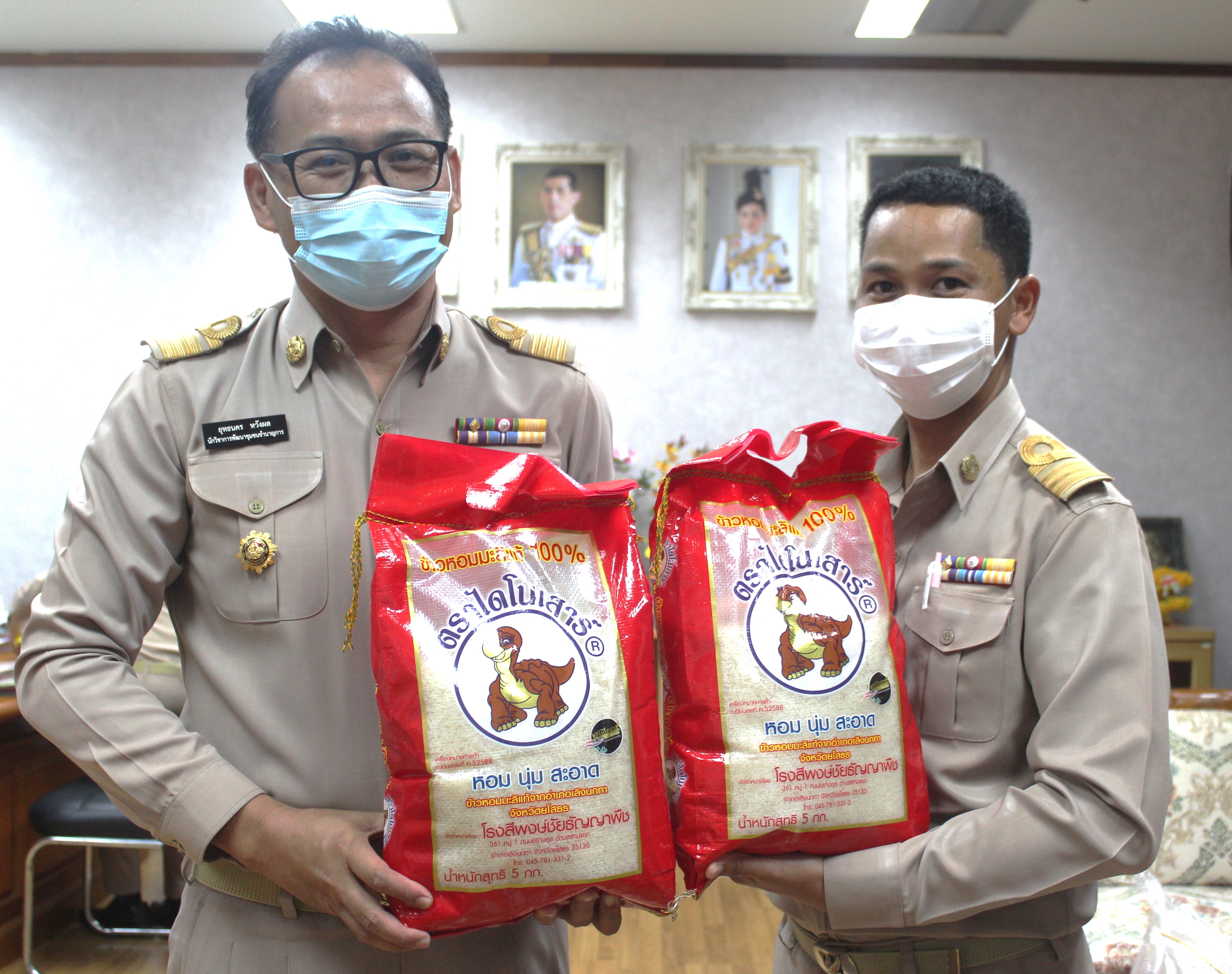 ่พ่อเมืองยโสธร โปรโมทข้าวหอมมะลิ ตราไดโนเสาร์ จังหวัดยโสธร