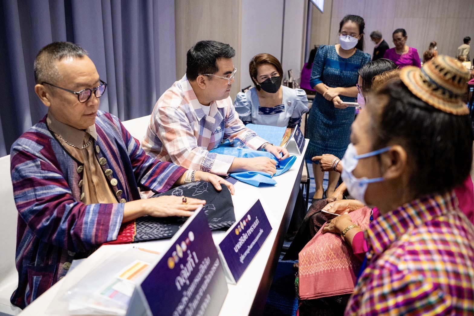 พช.ยโสธร นำกลุ่มผู้ผลิต ผู้ประกอบการประเภทผ้าและหัตถกรรม เข้าร่วมอบรมโครงการพัฒนาศักยภาพผู้ผลิตผู้ประกอบการ ประเภทผ้าและหัตถกรรม โรงแรมเซ็นต์เตอร์ พอยด์ จังหวัดนครราชสีมา