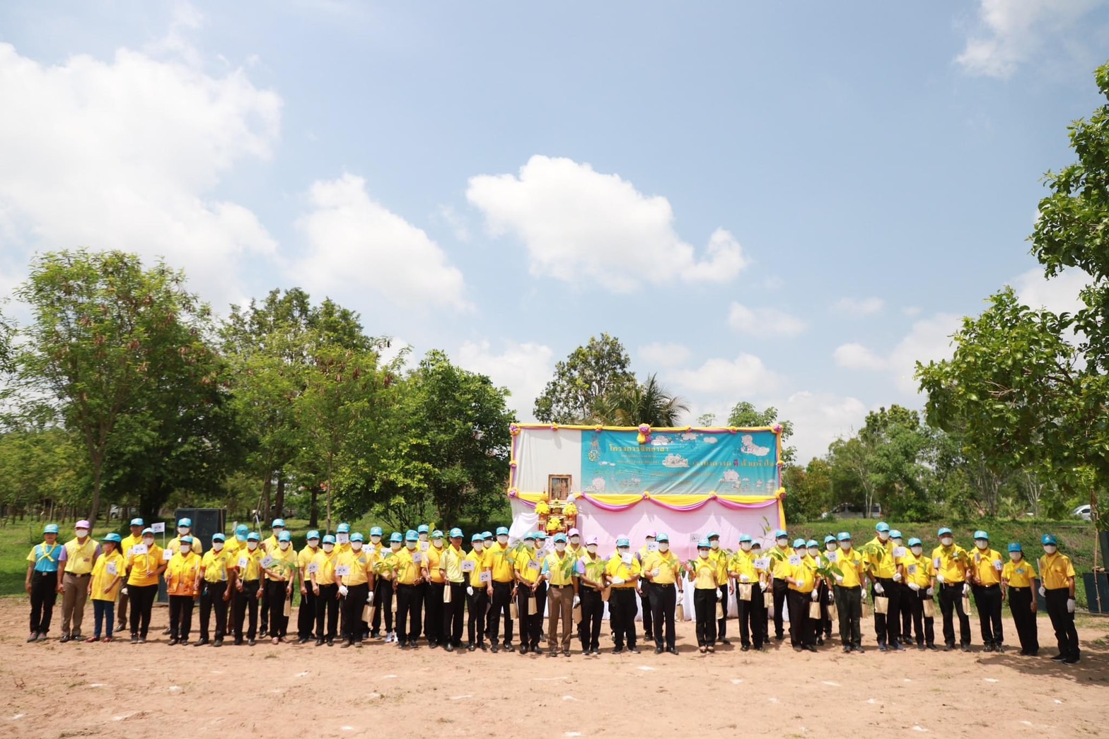 พช.ยโสธร ร่วมกิจกรรมจิตอาสาจังหวัดยโสธร ร่วมกันปลูกต้นไม้ ทำความดี เนื่องในวันคล้ายวันเฉลิมพระชนมพรรษา สมเด็จพระนางเจ้าสุทิดา พัชรสุธาพิมลลักษณ พระบรมราชินี 3 มิถุนายน 2566 วันวิสาขบูชา และวันต้นไม้ประจำปีของชาติ