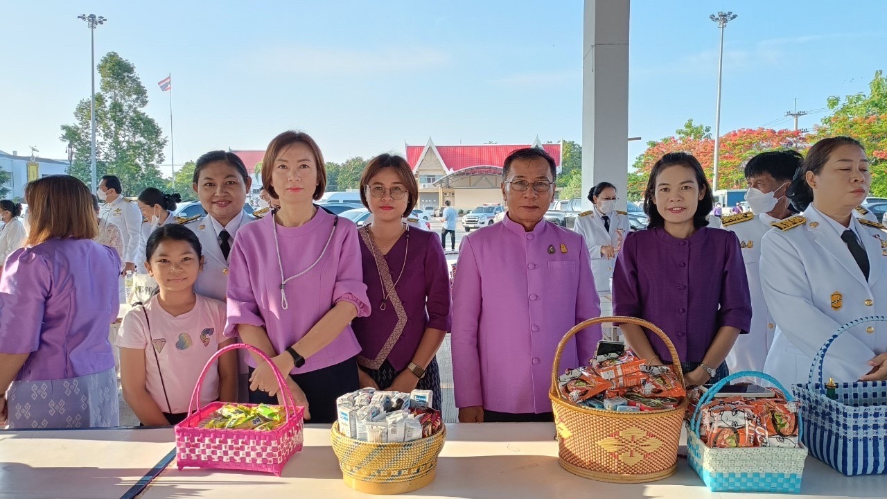 พช.ยโสธร ร่วมทำบุญตักบาตร พระสงฆ์และสามเณร 46 รูป ถวายพระราชกุศล เฉลิมพระเกียรติสมเด็จพระนางเจ้าฯ พระบรมราชินี เนื่องในโอกาสวันเฉลิมพระชนมพรรษา 3 มิถุนายน