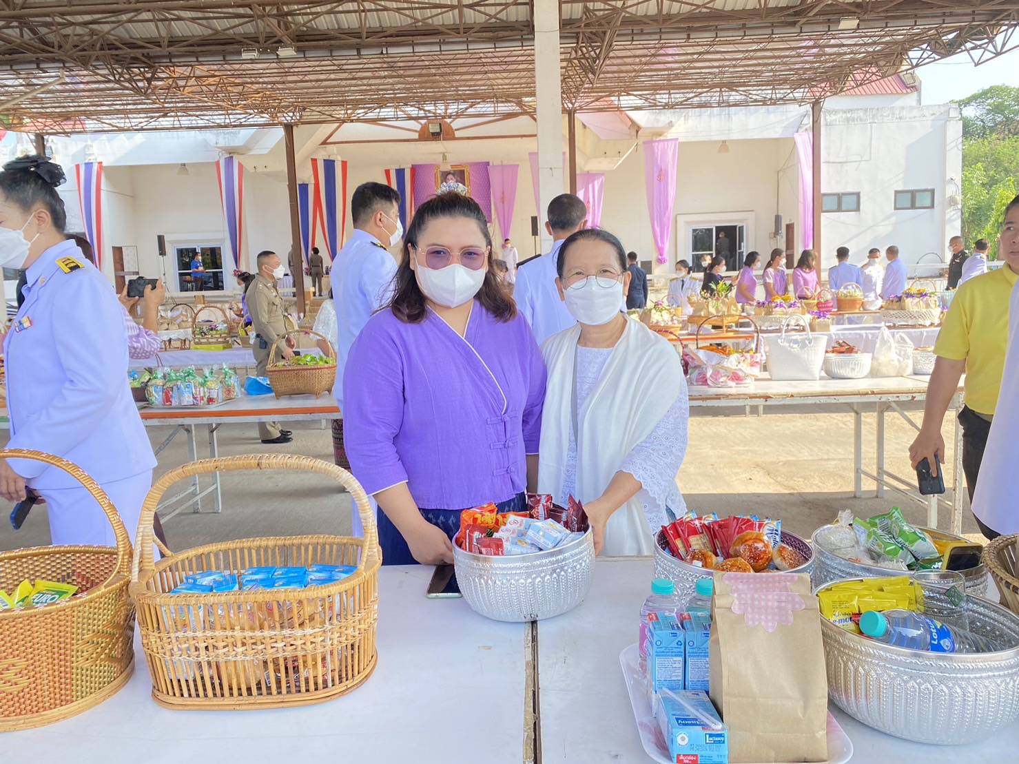 พช.ยโสธร ร่วมทำบุญตักบาตร พระสงฆ์และสามเณร 46 รูป ถวายพระราชกุศล เฉลิมพระเกียรติสมเด็จพระนางเจ้าฯ พระบรมราชินี เนื่องในโอกาสวันเฉลิมพระชนมพรรษา 3 มิถุนายน