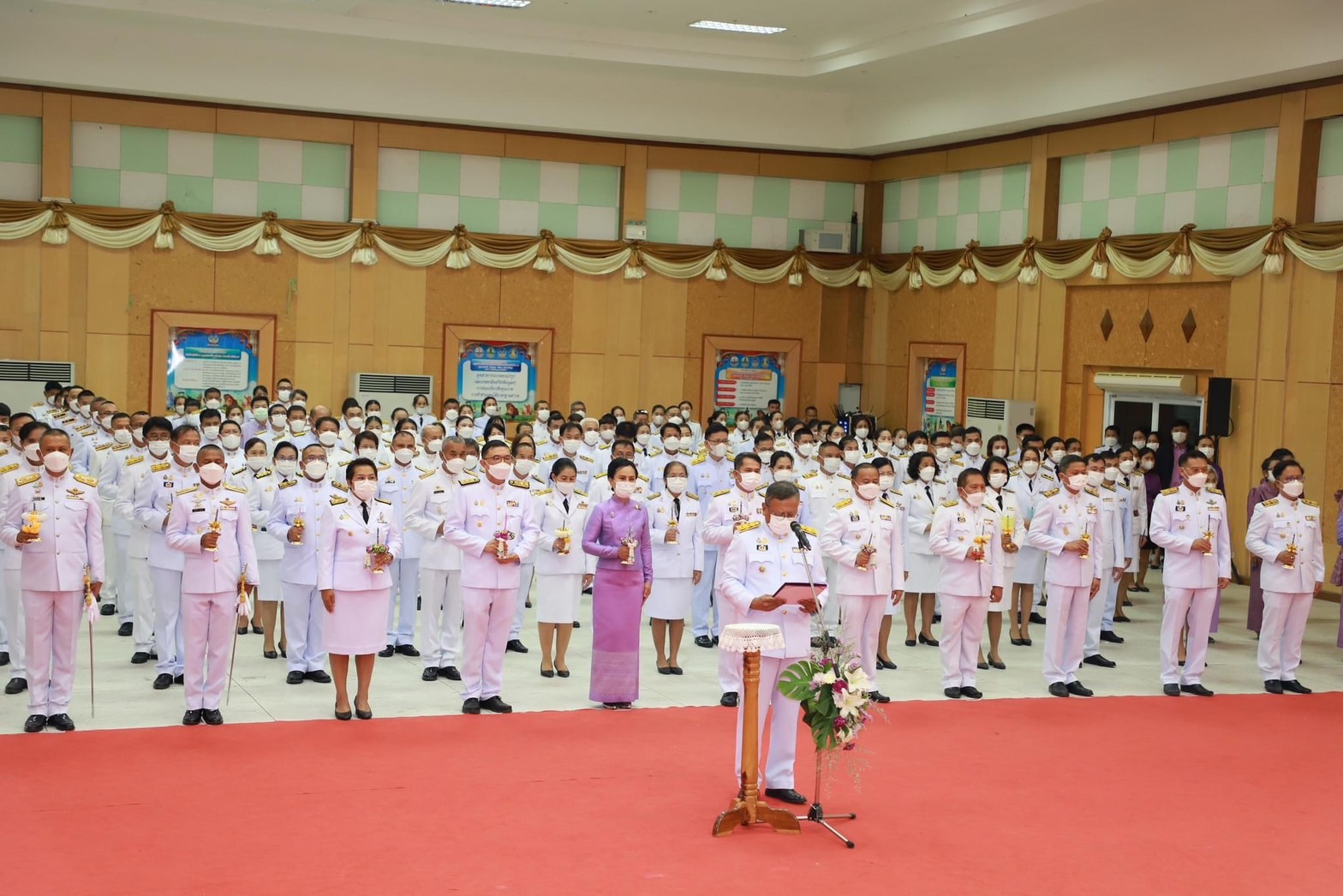 พช.ยโสธร ร่วมพิธีถวายเครื่องราชสักการะและวางพานพุ่ม พิธีจุดเทียนถวายพระพรชัยมงคล แด่สมเด็จพระนางเจ้าสุทิดา พัชรสุธาพิมลลักษณ พระบรมราชินี เนื่องในโอกาสวันเฉลิมพระชนมพรรษา 3 มิถุนายน