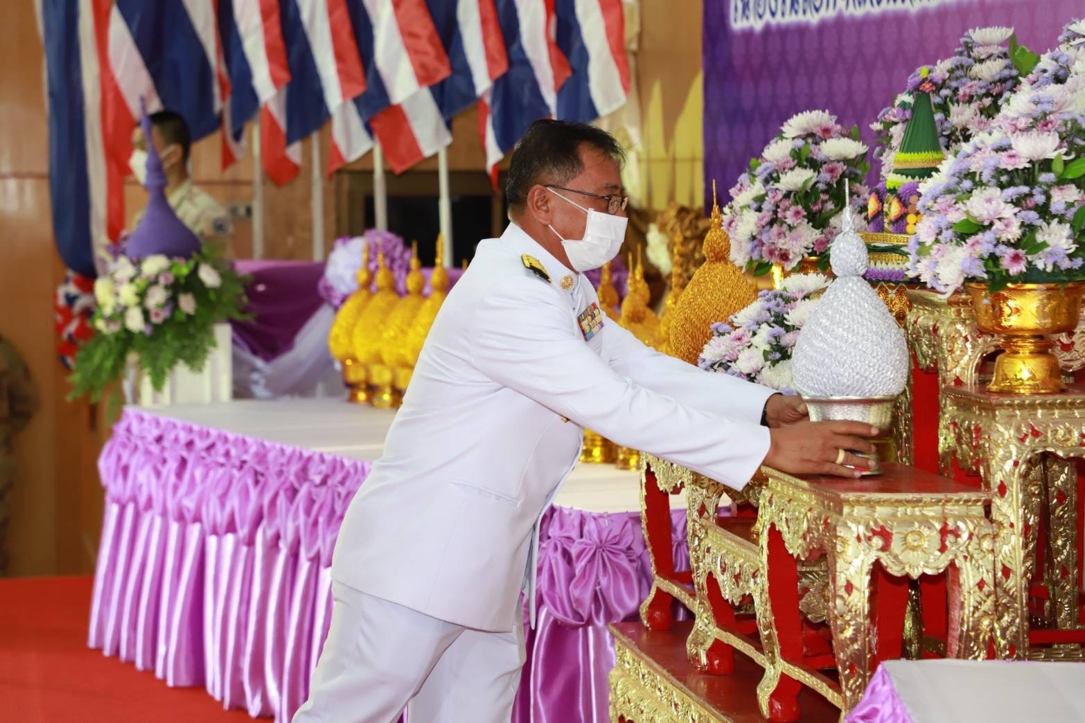 พช.ยโสธร ร่วมพิธีถวายเครื่องราชสักการะและวางพานพุ่ม พิธีจุดเทียนถวายพระพรชัยมงคล แด่สมเด็จพระนางเจ้าสุทิดา พัชรสุธาพิมลลักษณ พระบรมราชินี เนื่องในโอกาสวันเฉลิมพระชนมพรรษา 3 มิถุนายน