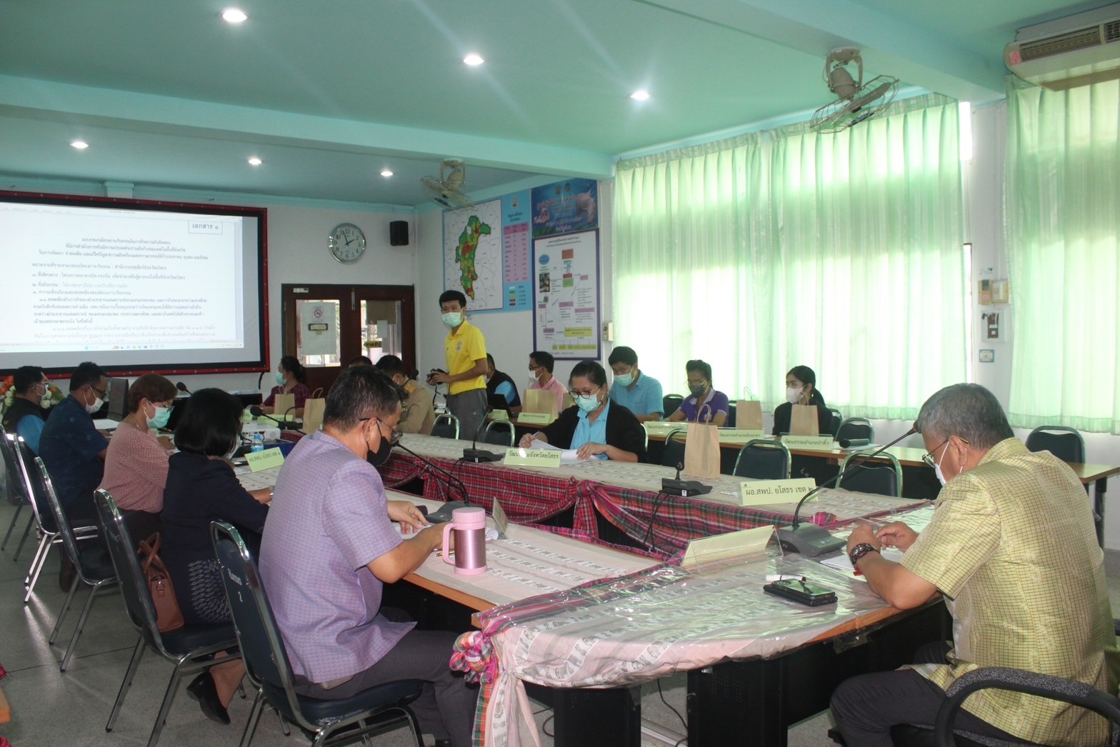 พช.ยโสธร ร่วมประชุมคณะกรรมการและคณะทำงานโครงการธนาคารโค -กระบือ เพื่อช่วยเหลือประชาชนผู้ยากจนในพื้นที่ จังหวัดยโสธร ภายใต้การดำเนินงานศูนย์อำนวยการขจัดความยากจนและพัฒนาคนทุกช่วงวัยอย่างยั่งยืนตามหลักปรัชญาของเศรษฐกิจพอเพียง จังหวัดยโสธร