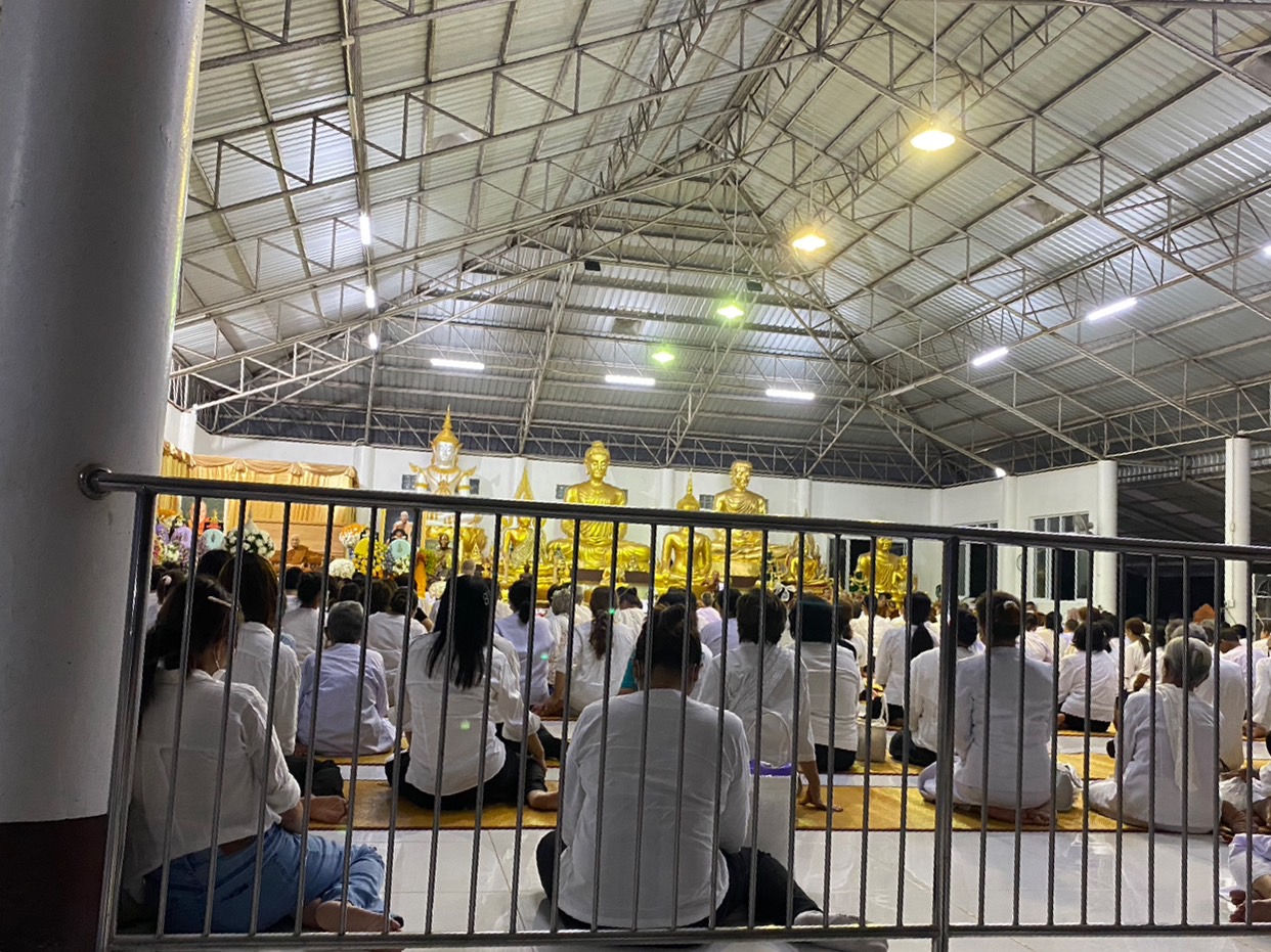 พช.ยโสธร ร่วมพิธีสวดมนต์ทำวัตรเย็น เจริญจิตภาวนา ถวายแด่หลวงปู่แสง ญาณวโร ณ วัดป่าดงสว่างธรรม ต.โคกนาโก อ.ป่าติ้ว จ.ยโสธร