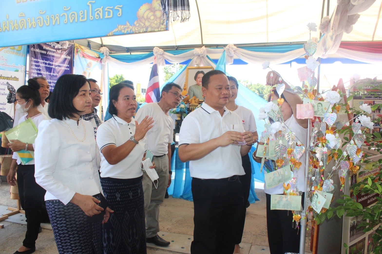 พช.ยโสธร นำหมู่บ้านกองทุนแม่ของแผ่นดิน ร่วมกิจกรรมรณรงค์ต่อต้านยาเสพติดและเทเหล้าเผาบุหรี่ เนื่องในวันต่อต้านยาเสพติดโลก ประจำปี 2566