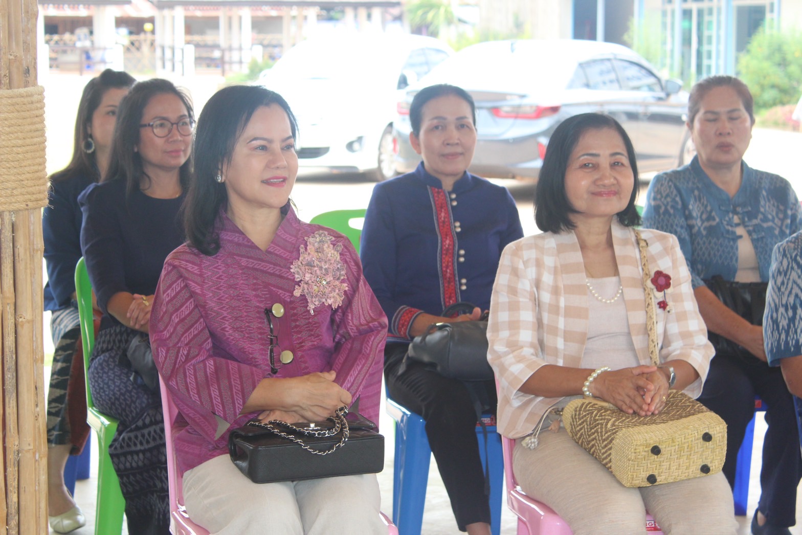 พช.ยโสธร ร่วมศึกษาดูงาน การส่งเสริมการใช้ผ้าไทย “ผ้าไทย ใส่ให้สนุก”ของชมรมแม่บ้านมหาดไทย จังหวัดยโสธร ณ ศูนย์เรียนรู้ผ้าย้อมครามบ้านดอนกอย “วิชชาลัยดอนกอย วิถีแห่งการพัฒนาที่ยั่งยืน” อำเภอพรรณานิคม จังหวัดสกลนคร
