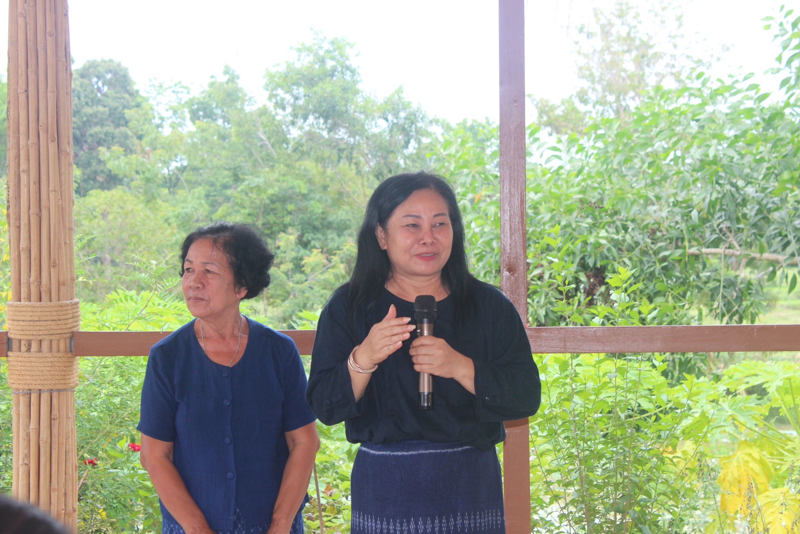 พช.ยโสธร ร่วมศึกษาดูงาน การส่งเสริมการใช้ผ้าไทย “ผ้าไทย ใส่ให้สนุก”ของชมรมแม่บ้านมหาดไทย จังหวัดยโสธร ณ ศูนย์เรียนรู้ผ้าย้อมครามบ้านดอนกอย “วิชชาลัยดอนกอย วิถีแห่งการพัฒนาที่ยั่งยืน” อำเภอพรรณานิคม จังหวัดสกลนคร