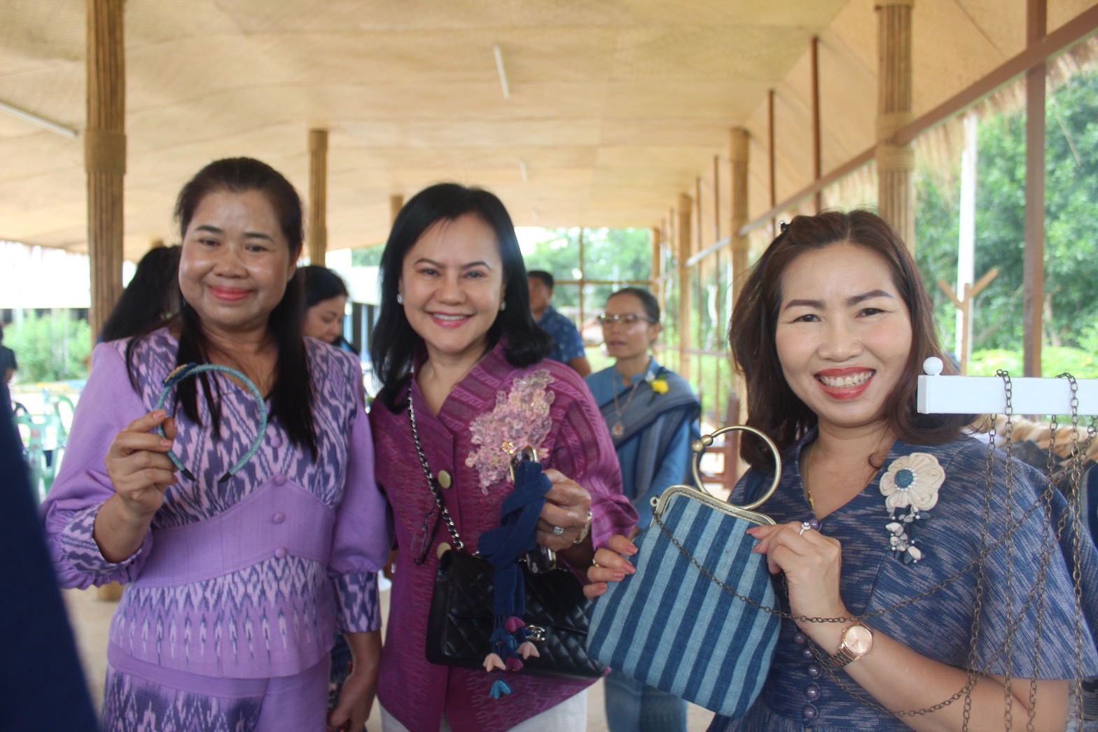 พช.ยโสธร ร่วมศึกษาดูงาน การส่งเสริมการใช้ผ้าไทย “ผ้าไทย ใส่ให้สนุก”ของชมรมแม่บ้านมหาดไทย จังหวัดยโสธร ณ ศูนย์เรียนรู้ผ้าย้อมครามบ้านดอนกอย “วิชชาลัยดอนกอย วิถีแห่งการพัฒนาที่ยั่งยืน” อำเภอพรรณานิคม จังหวัดสกลนคร